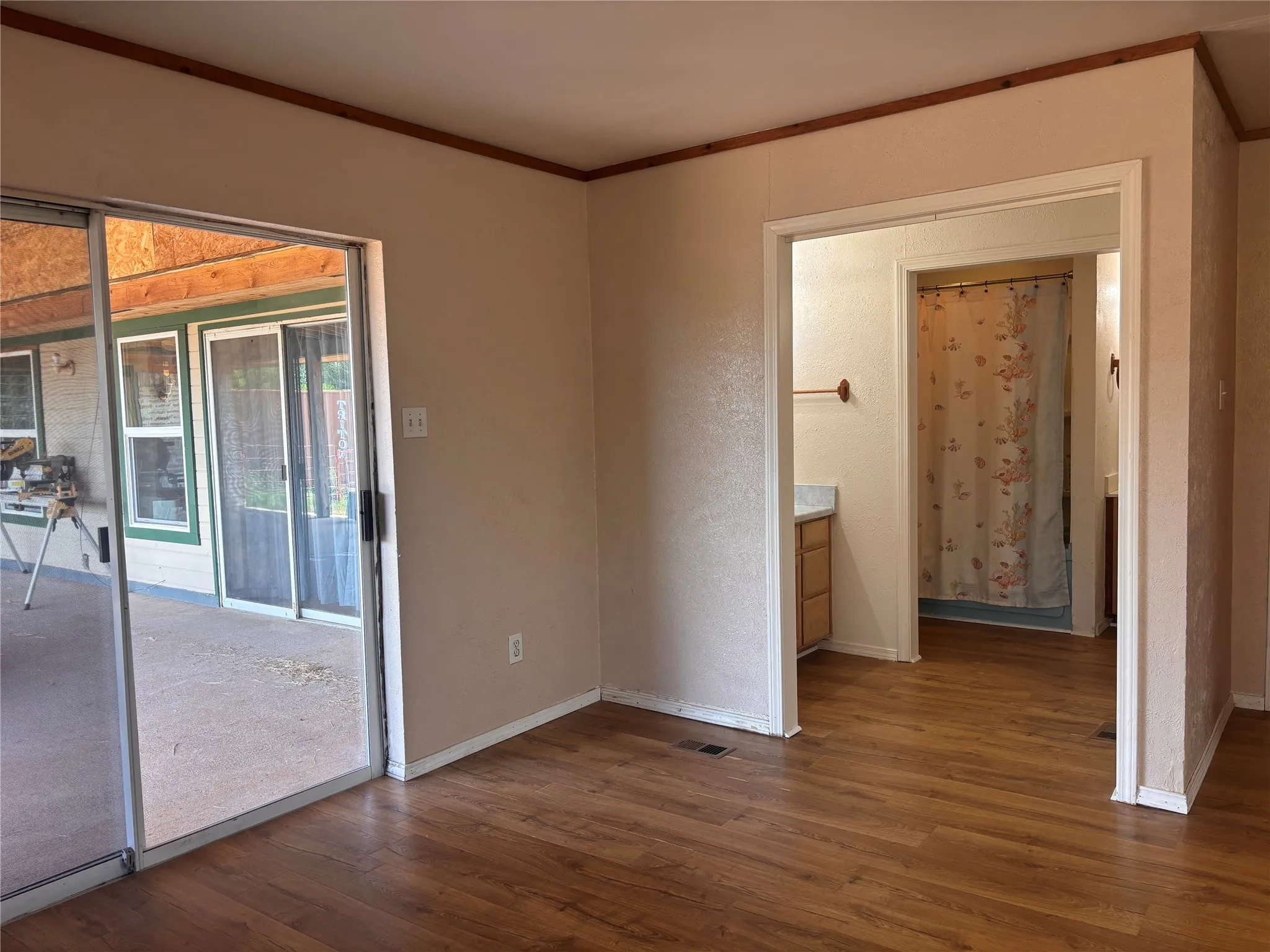 Single Family Residence For Sale in Tarrant County , 5355 Banks Road, Fort Worth, Texas 76140, 6 Bedrooms, 3 Bathrooms, 2 Garage spaces, 3,694 Sqft, built in 1990, Price $624,000, mls#21231962, Real Estate Agent in Fort Worth, Homes For Sale in Tarrant county, Homes For Sale in Fort Worth, Realtor in Fort Worth Texas, Real Estate Brokerage Independent Realty Texas, Luminita Cordes Realtor