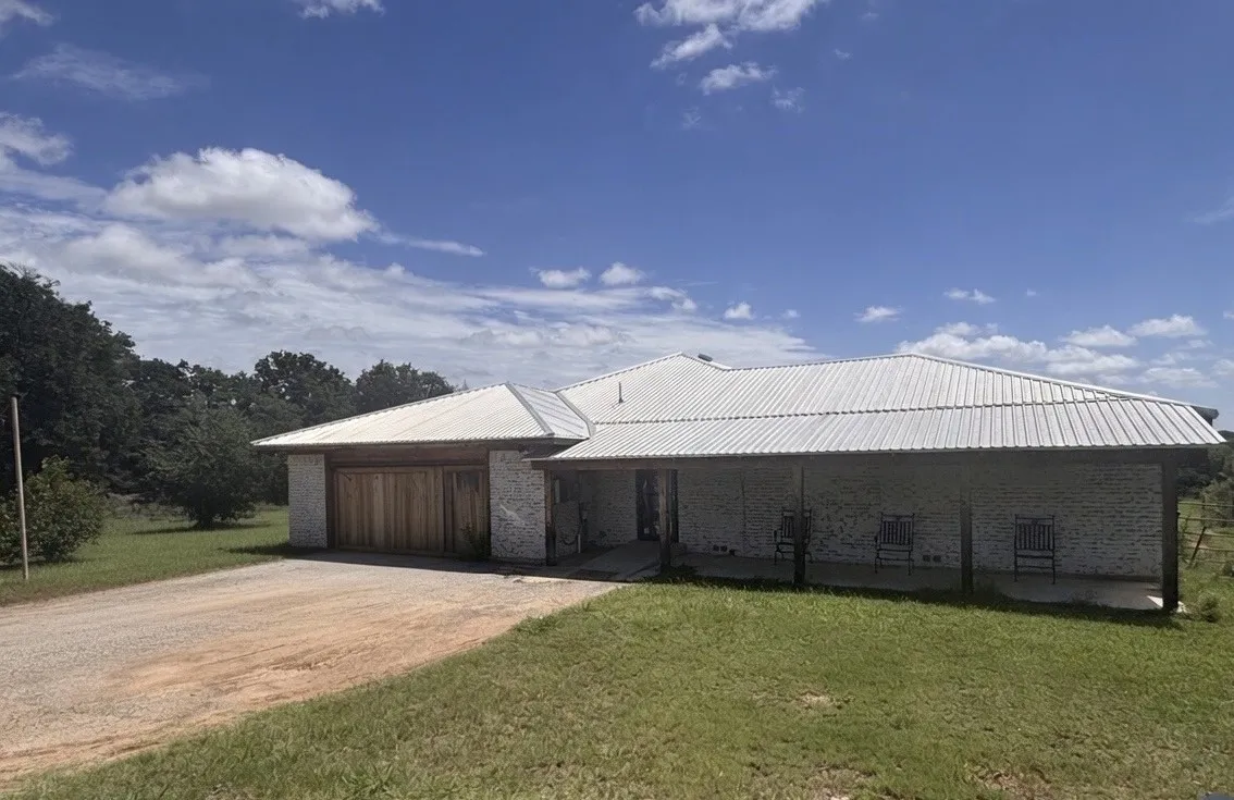 Single Family Residence For Sale in Tarrant County , 5355 Banks Road, Fort Worth, Texas 76140, 6 Bedrooms, 3 Bathrooms, 2 Garage spaces, 3,694 Sqft, built in 1990, Price $624,000, mls#21231962, Real Estate Agent in Fort Worth, Homes For Sale in Tarrant county, Homes For Sale in Fort Worth, Realtor in Fort Worth Texas, Real Estate Brokerage Independent Realty Texas, Luminita Cordes Realtor