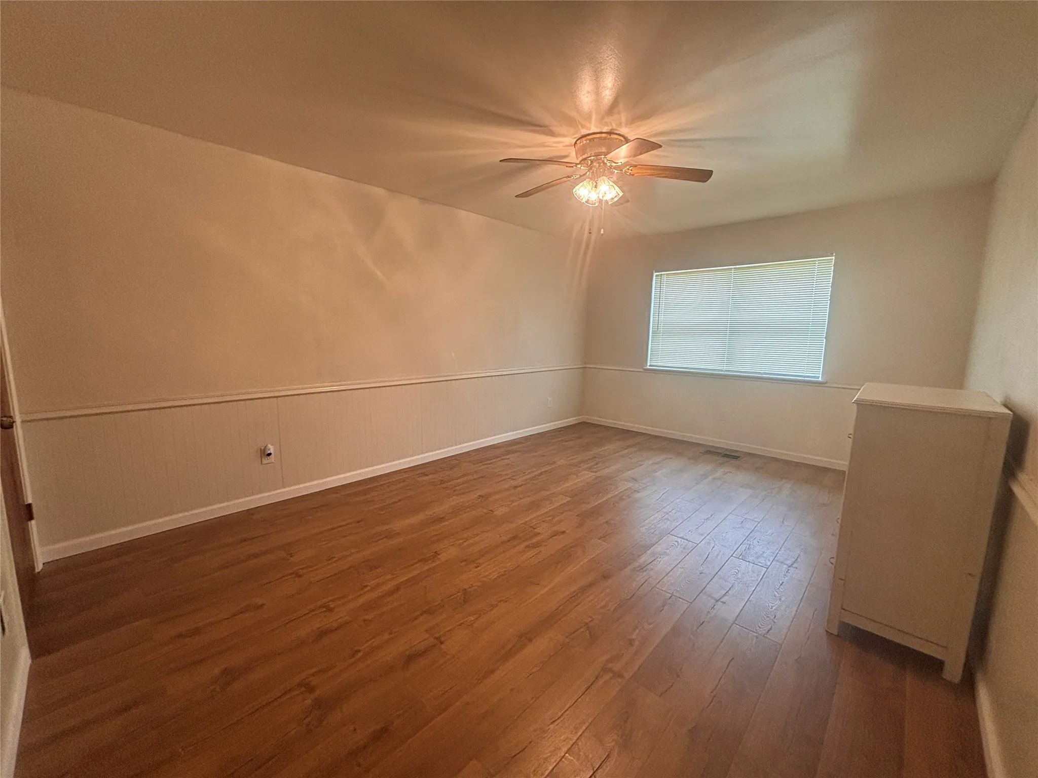 Single Family Residence For Sale in Tarrant County , 5355 Banks Road, Fort Worth, Texas 76140, 6 Bedrooms, 3 Bathrooms, 2 Garage spaces, 3,694 Sqft, built in 1990, Price $624,000, mls#21231962, Real Estate Agent in Fort Worth, Homes For Sale in Tarrant county, Homes For Sale in Fort Worth, Realtor in Fort Worth Texas, Real Estate Brokerage Independent Realty Texas, Luminita Cordes Realtor