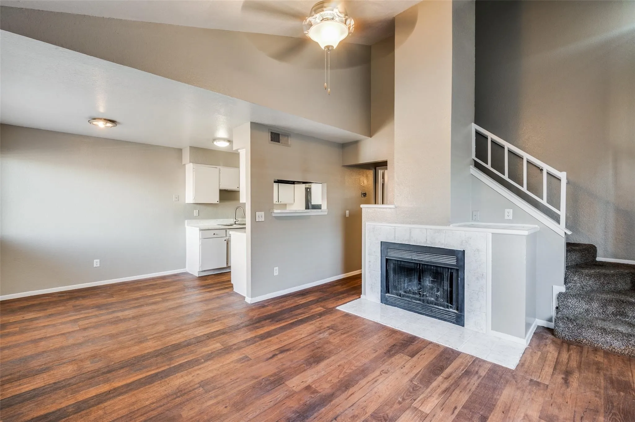 Condominium For Sale in Tarrant County , 1122 Millview 701, Arlington, Texas 76012, 3 Bedroom, 2 Bathroom, Garage spaces, 1,199 Sqft, built in 1984, mls#21231964, Real Estate Agent in Arlington, Homes For Sale in Tarrant county, Homes For Sale in Arlington, Realtor in Arlington Texas, Real Estate Brokerage Independent Realty Texas, Luminita Cordes Realtor