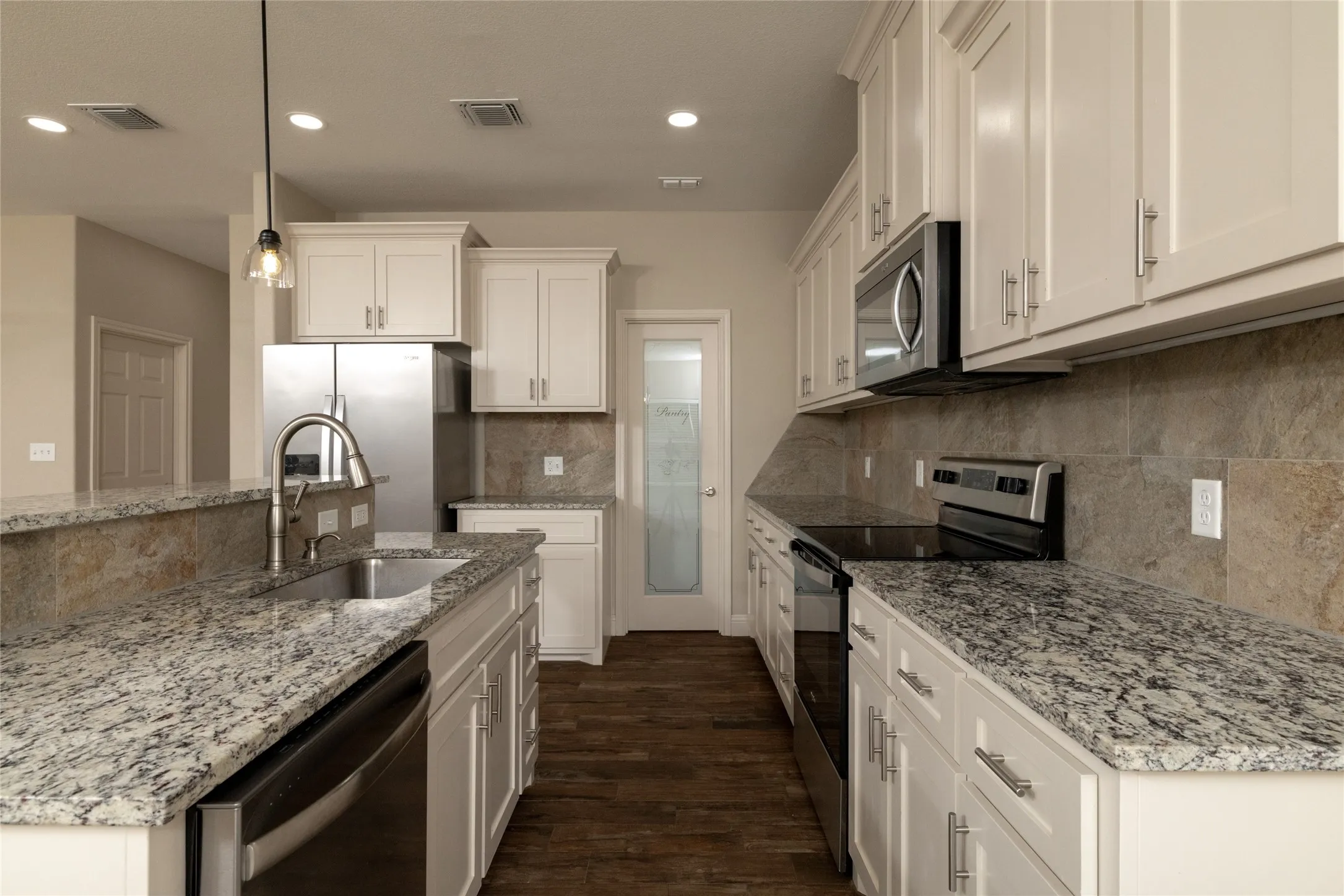 Single Family Residence For Sale in Parker County , 405 Titus Drive, Springtown, Texas 76082, 3 Bedroom, 3 Bathroom, 2 Garage spaces, 1,648 Sqft, built in 2022, Preowned, mls#21229589, Real Estate Agent in Springtown, Homes For Sale in Parker county, Homes For Sale in Springtown, Realtor in Springtown Texas, Real Estate Brokerage Independent Realty Texas, Luminita Cordes Realtor