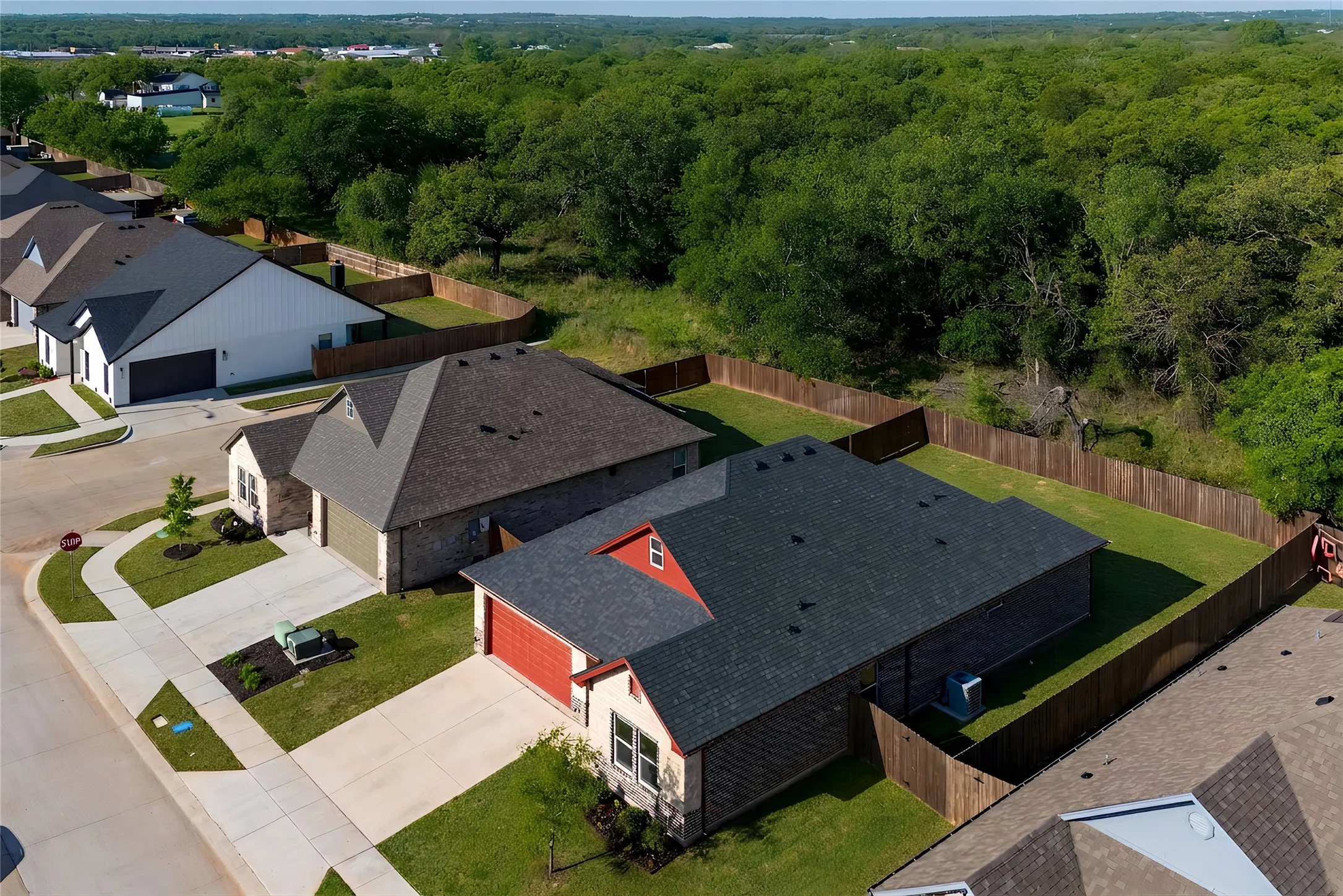Single Family Residence For Sale in Parker County , 405 Titus Drive, Springtown, Texas 76082, 3 Bedroom, 3 Bathroom, 2 Garage spaces, 1,648 Sqft, built in 2022, Preowned, mls#21229589, Real Estate Agent in Springtown, Homes For Sale in Parker county, Homes For Sale in Springtown, Realtor in Springtown Texas, Real Estate Brokerage Independent Realty Texas, Luminita Cordes Realtor