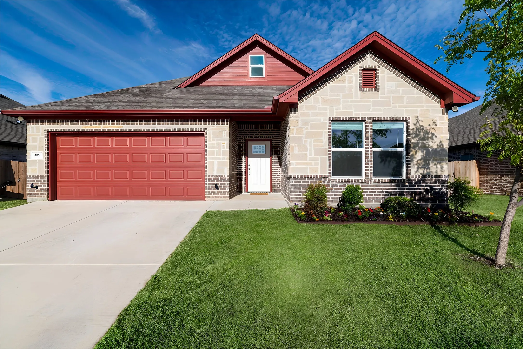 Single Family Residence For Sale in Parker County , 405 Titus Drive, Springtown, Texas 76082, 3 Bedroom, 3 Bathroom, 2 Garage spaces, 1,648 Sqft, built in 2022, Preowned, mls#21229589, Real Estate Agent in Springtown, Homes For Sale in Parker county, Homes For Sale in Springtown, Realtor in Springtown Texas, Real Estate Brokerage Independent Realty Texas, Luminita Cordes Realtor