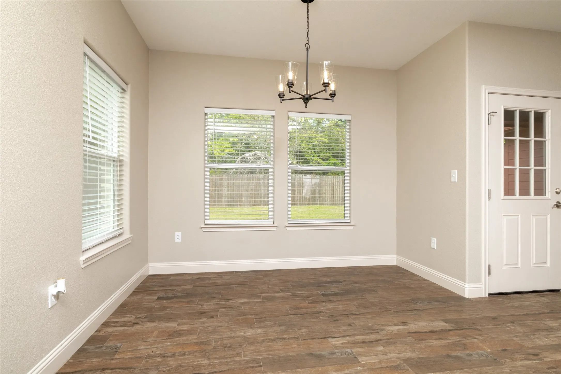 Single Family Residence For Sale in Parker County , 405 Titus Drive, Springtown, Texas 76082, 3 Bedroom, 3 Bathroom, 2 Garage spaces, 1,648 Sqft, built in 2022, Preowned, mls#21229589, Real Estate Agent in Springtown, Homes For Sale in Parker county, Homes For Sale in Springtown, Realtor in Springtown Texas, Real Estate Brokerage Independent Realty Texas, Luminita Cordes Realtor