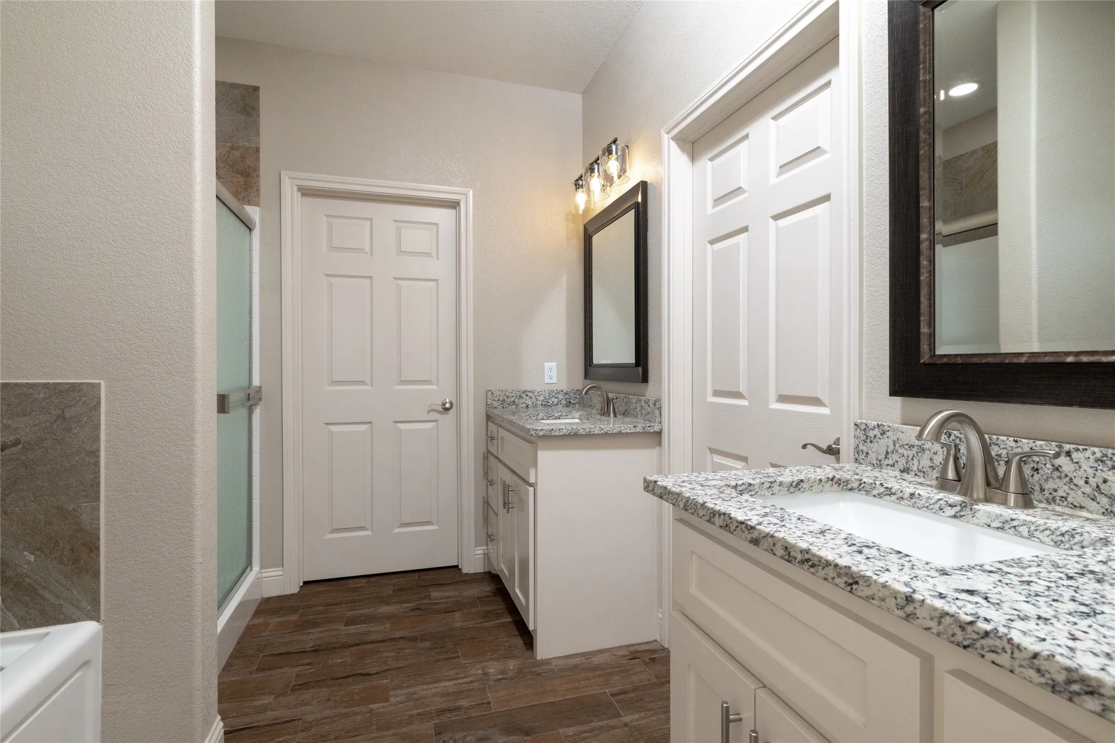 Single Family Residence For Sale in Parker County , 405 Titus Drive, Springtown, Texas 76082, 3 Bedroom, 3 Bathroom, 2 Garage spaces, 1,648 Sqft, built in 2022, Preowned, mls#21229589, Real Estate Agent in Springtown, Homes For Sale in Parker county, Homes For Sale in Springtown, Realtor in Springtown Texas, Real Estate Brokerage Independent Realty Texas, Luminita Cordes Realtor