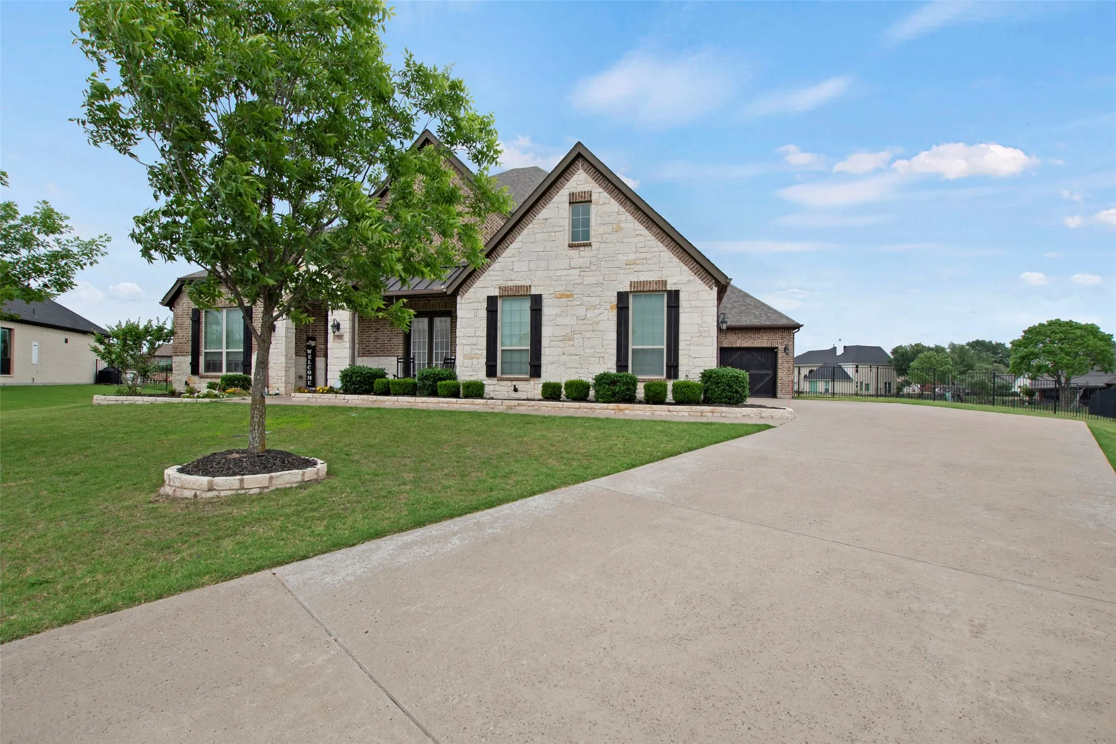 Single Family Residence For Sale in Rockwall County , 700 Britton Place, Heath, Texas 75032, 4 Bedroom, 4 Bathroom, 3 Garage spaces, 3,458 Sqft, built in 2016, mls#21230593, Real Estate Agent in Heath, Homes For Sale in Rockwall county, Homes For Sale in Heath, Realtor in Heath Texas, Real Estate Brokerage Independent Realty Texas, Luminita Cordes Realtor