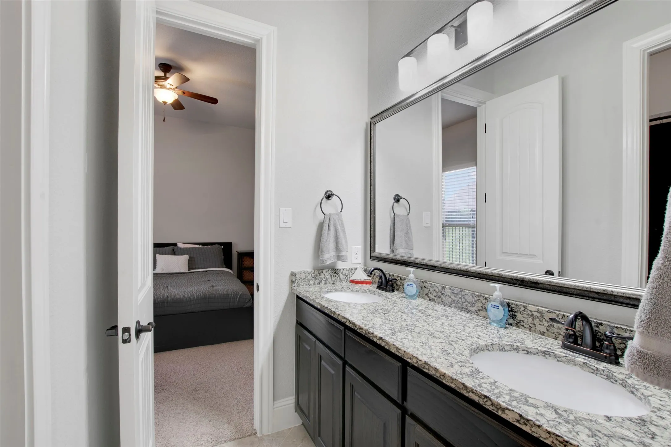 Single Family Residence For Sale in Rockwall County , 700 Britton Place, Heath, Texas 75032, 4 Bedroom, 4 Bathroom, 3 Garage spaces, 3,458 Sqft, built in 2016, mls#21230593, Real Estate Agent in Heath, Homes For Sale in Rockwall county, Homes For Sale in Heath, Realtor in Heath Texas, Real Estate Brokerage Independent Realty Texas, Luminita Cordes Realtor
