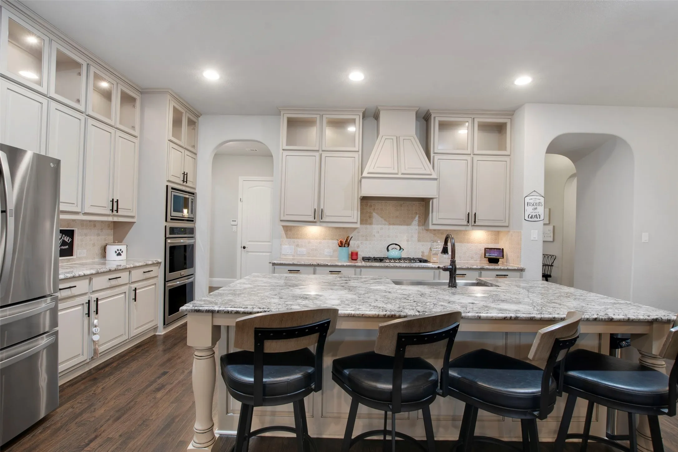 Single Family Residence For Sale in Rockwall County , 700 Britton Place, Heath, Texas 75032, 4 Bedroom, 4 Bathroom, 3 Garage spaces, 3,458 Sqft, built in 2016, mls#21230593, Real Estate Agent in Heath, Homes For Sale in Rockwall county, Homes For Sale in Heath, Realtor in Heath Texas, Real Estate Brokerage Independent Realty Texas, Luminita Cordes Realtor