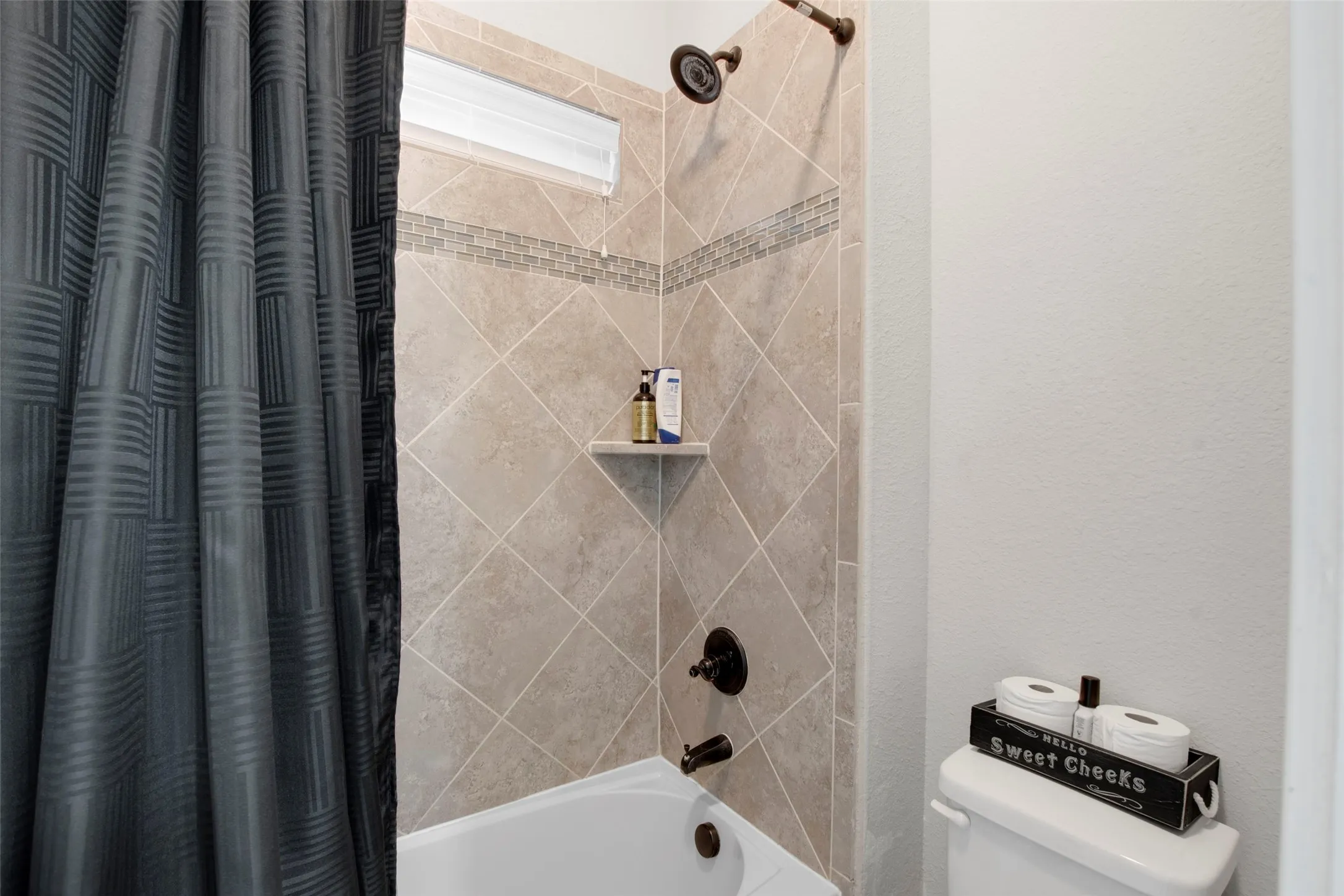 Single Family Residence For Sale in Rockwall County , 700 Britton Place, Heath, Texas 75032, 4 Bedroom, 4 Bathroom, 3 Garage spaces, 3,458 Sqft, built in 2016, mls#21230593, Real Estate Agent in Heath, Homes For Sale in Rockwall county, Homes For Sale in Heath, Realtor in Heath Texas, Real Estate Brokerage Independent Realty Texas, Luminita Cordes Realtor