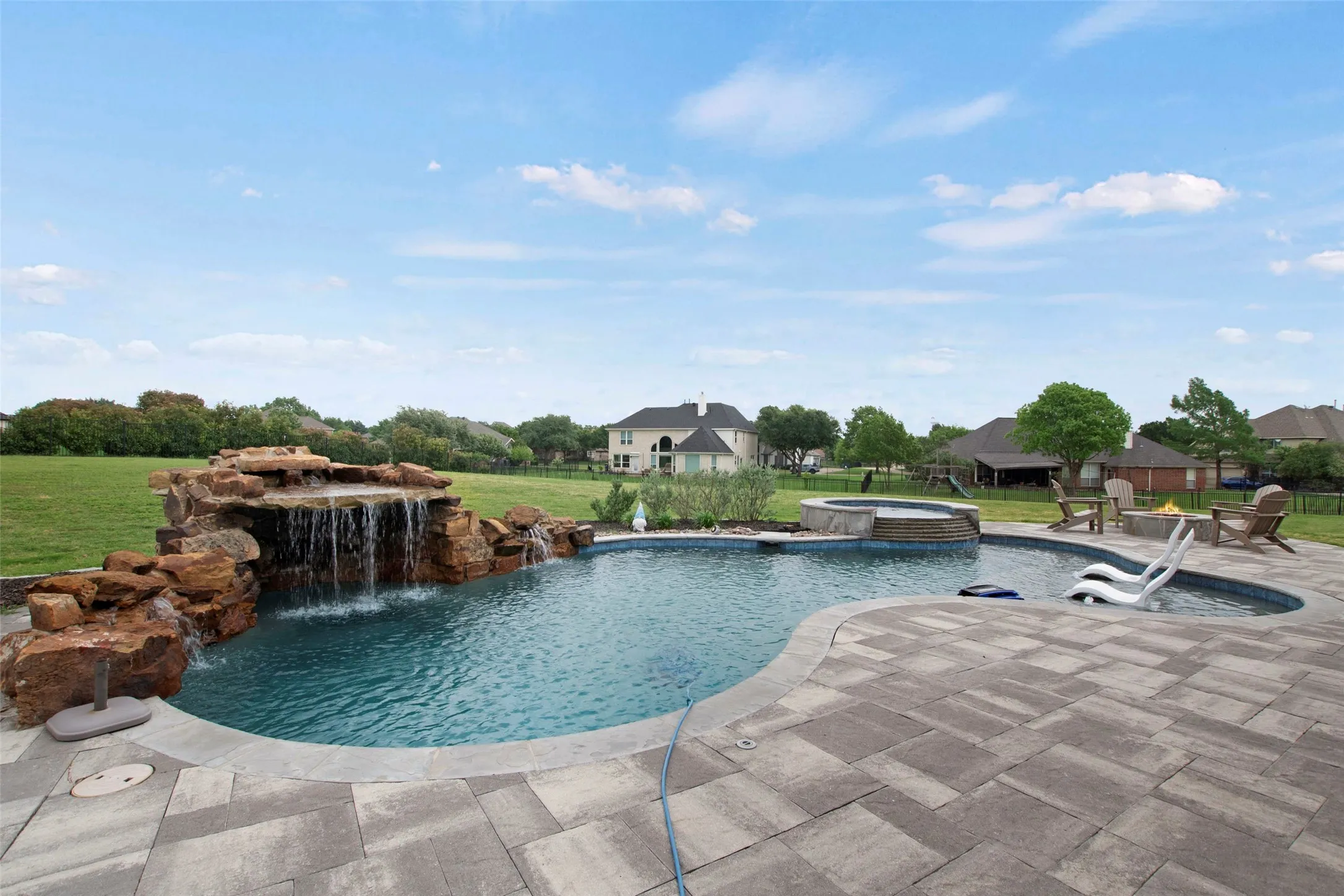 Single Family Residence For Sale in Rockwall County , 700 Britton Place, Heath, Texas 75032, 4 Bedroom, 4 Bathroom, 3 Garage spaces, 3,458 Sqft, built in 2016, mls#21230593, Real Estate Agent in Heath, Homes For Sale in Rockwall county, Homes For Sale in Heath, Realtor in Heath Texas, Real Estate Brokerage Independent Realty Texas, Luminita Cordes Realtor