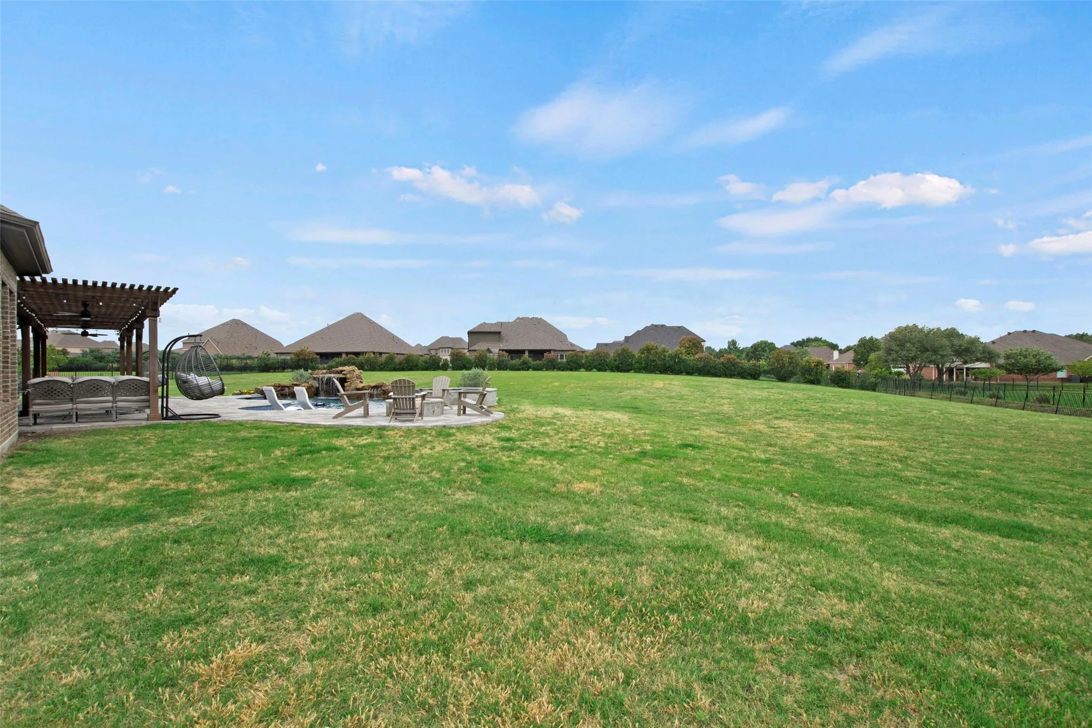Single Family Residence For Sale in Rockwall County , 700 Britton Place, Heath, Texas 75032, 4 Bedroom, 4 Bathroom, 3 Garage spaces, 3,458 Sqft, built in 2016, mls#21230593, Real Estate Agent in Heath, Homes For Sale in Rockwall county, Homes For Sale in Heath, Realtor in Heath Texas, Real Estate Brokerage Independent Realty Texas, Luminita Cordes Realtor
