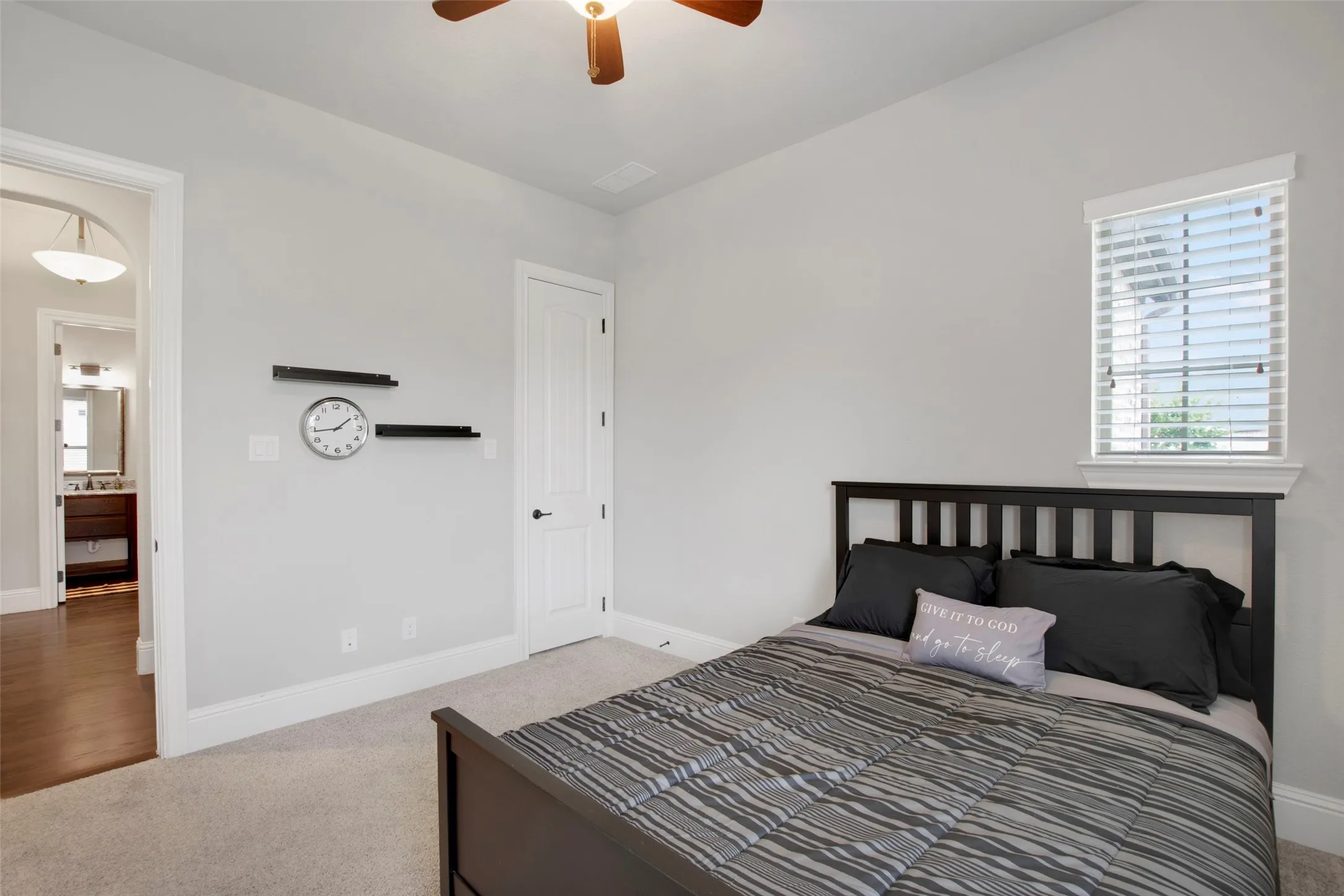 Single Family Residence For Sale in Rockwall County , 700 Britton Place, Heath, Texas 75032, 4 Bedroom, 4 Bathroom, 3 Garage spaces, 3,458 Sqft, built in 2016, mls#21230593, Real Estate Agent in Heath, Homes For Sale in Rockwall county, Homes For Sale in Heath, Realtor in Heath Texas, Real Estate Brokerage Independent Realty Texas, Luminita Cordes Realtor