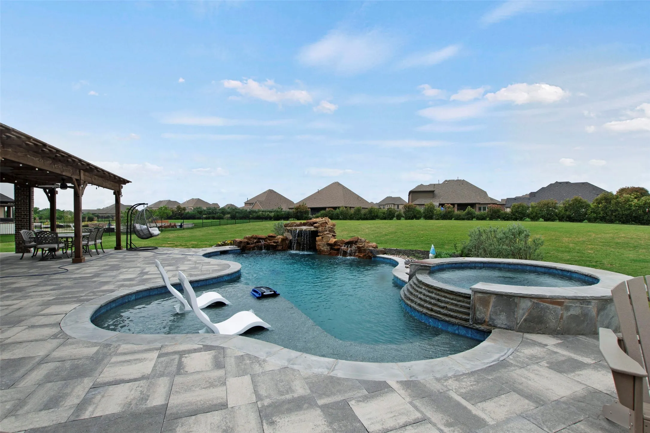 Single Family Residence For Sale in Rockwall County , 700 Britton Place, Heath, Texas 75032, 4 Bedroom, 4 Bathroom, 3 Garage spaces, 3,458 Sqft, built in 2016, mls#21230593, Real Estate Agent in Heath, Homes For Sale in Rockwall county, Homes For Sale in Heath, Realtor in Heath Texas, Real Estate Brokerage Independent Realty Texas, Luminita Cordes Realtor