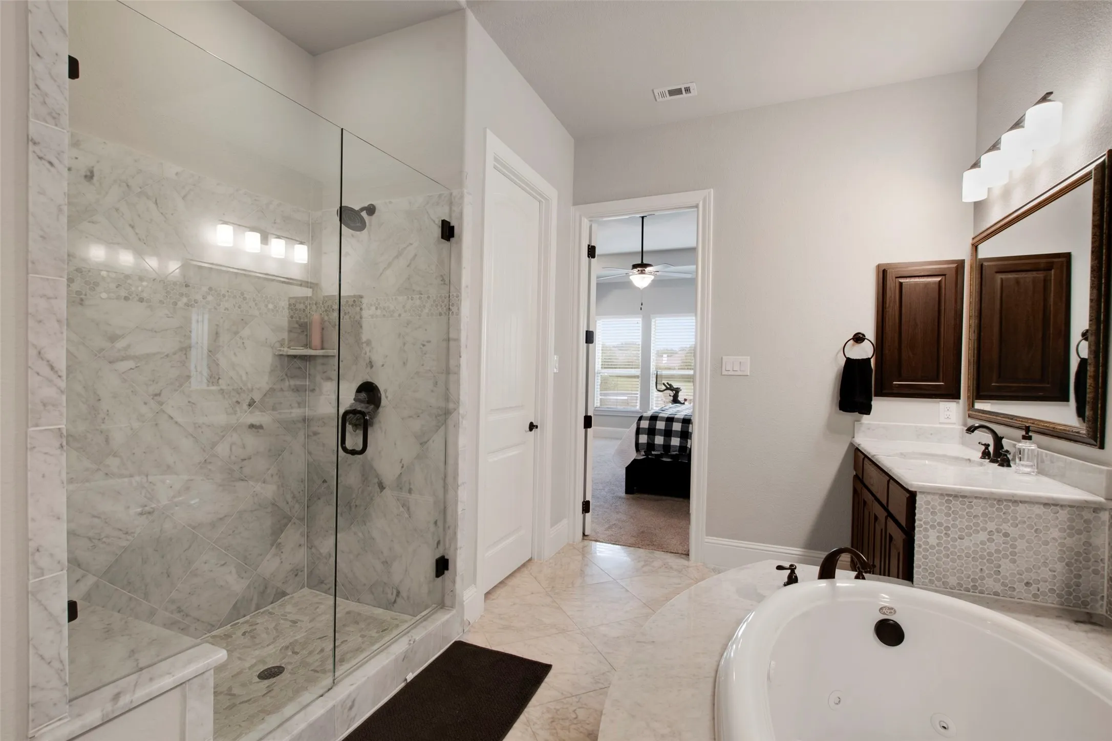 Single Family Residence For Sale in Rockwall County , 700 Britton Place, Heath, Texas 75032, 4 Bedroom, 4 Bathroom, 3 Garage spaces, 3,458 Sqft, built in 2016, mls#21230593, Real Estate Agent in Heath, Homes For Sale in Rockwall county, Homes For Sale in Heath, Realtor in Heath Texas, Real Estate Brokerage Independent Realty Texas, Luminita Cordes Realtor