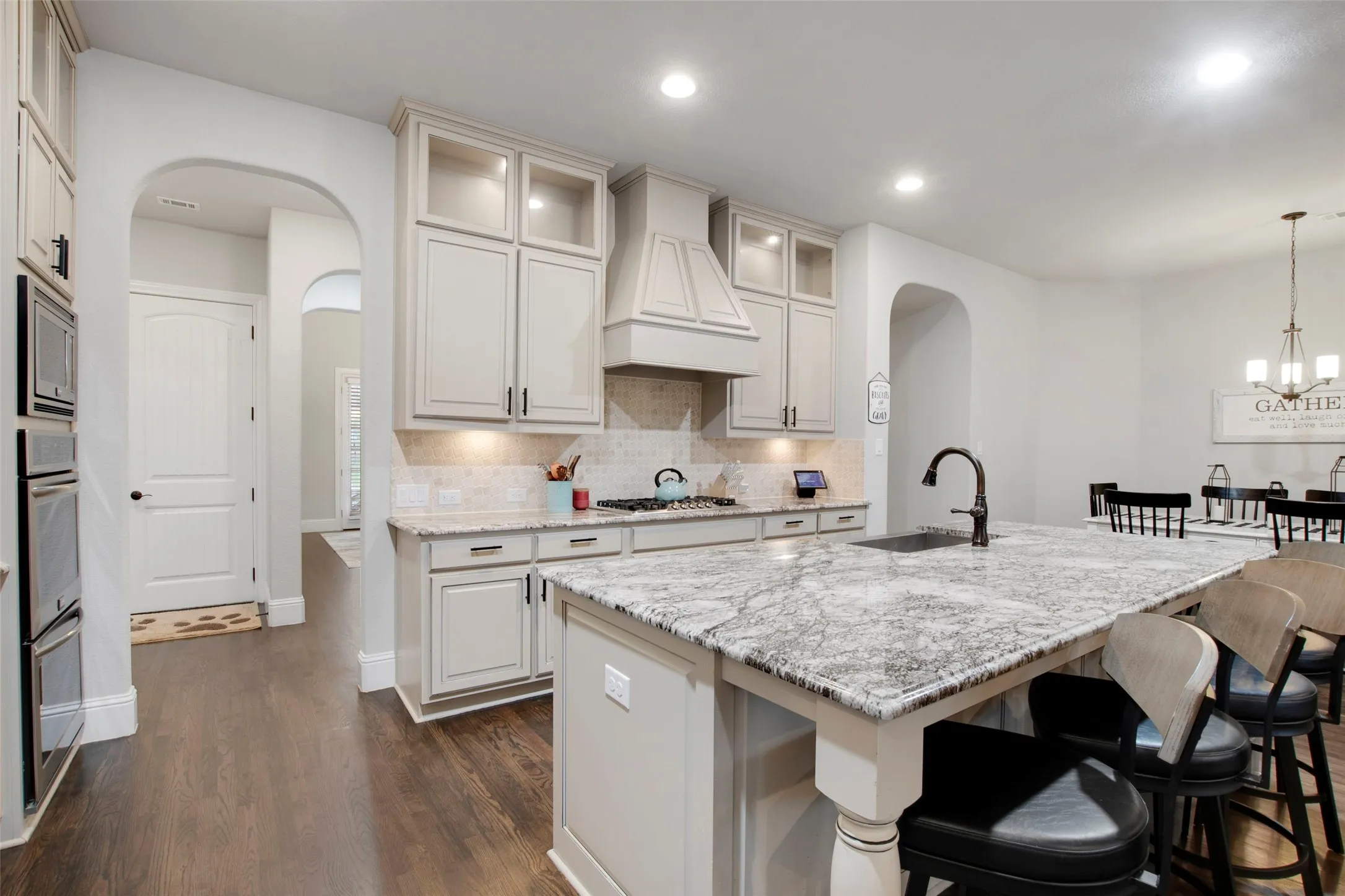 Single Family Residence For Sale in Rockwall County , 700 Britton Place, Heath, Texas 75032, 4 Bedroom, 4 Bathroom, 3 Garage spaces, 3,458 Sqft, built in 2016, mls#21230593, Real Estate Agent in Heath, Homes For Sale in Rockwall county, Homes For Sale in Heath, Realtor in Heath Texas, Real Estate Brokerage Independent Realty Texas, Luminita Cordes Realtor