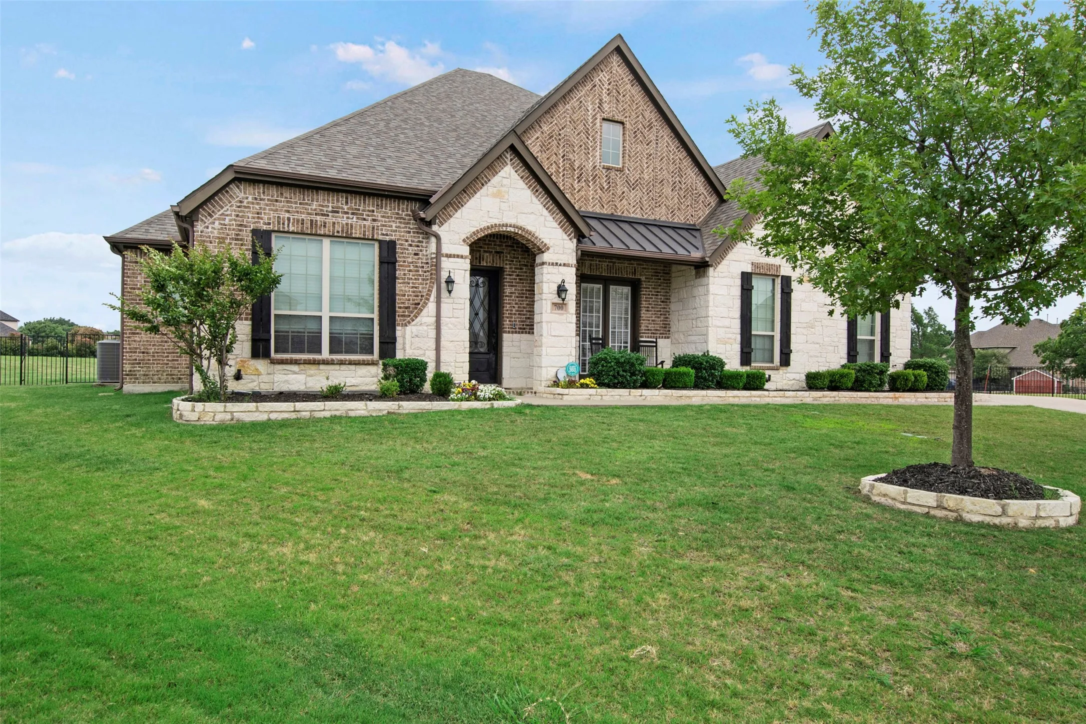 Single Family Residence For Sale in Rockwall County , 700 Britton Place, Heath, Texas 75032, 4 Bedroom, 4 Bathroom, 3 Garage spaces, 3,458 Sqft, built in 2016, mls#21230593, Real Estate Agent in Heath, Homes For Sale in Rockwall county, Homes For Sale in Heath, Realtor in Heath Texas, Real Estate Brokerage Independent Realty Texas, Luminita Cordes Realtor