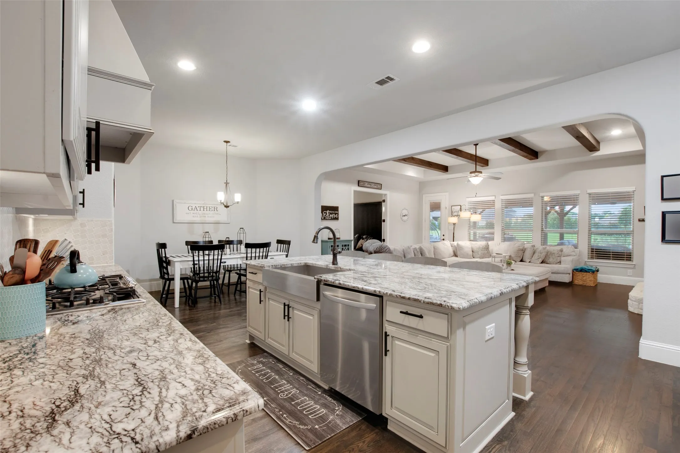 Single Family Residence For Sale in Rockwall County , 700 Britton Place, Heath, Texas 75032, 4 Bedroom, 4 Bathroom, 3 Garage spaces, 3,458 Sqft, built in 2016, mls#21230593, Real Estate Agent in Heath, Homes For Sale in Rockwall county, Homes For Sale in Heath, Realtor in Heath Texas, Real Estate Brokerage Independent Realty Texas, Luminita Cordes Realtor