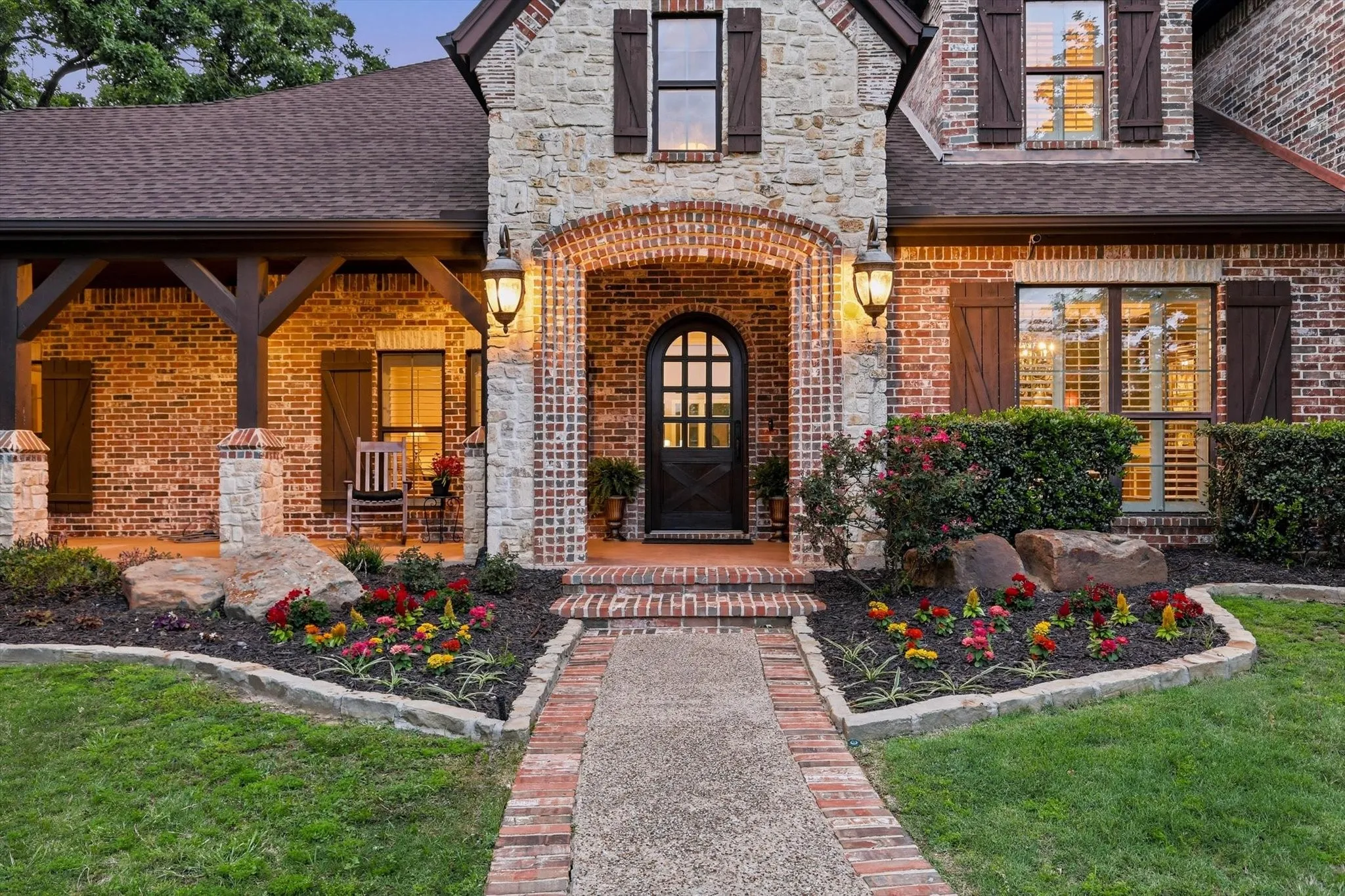 Beautiful huge front porch