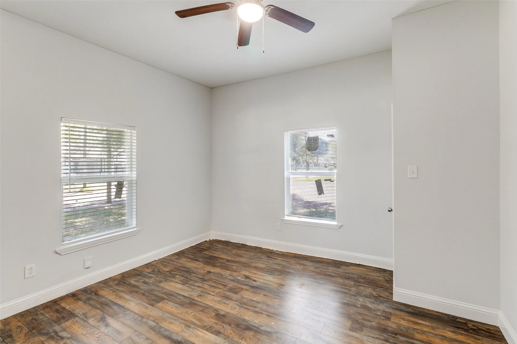 Single Family Residence For Sale in Dallas County , 2323 Stoneman Street, Dallas, Texas 75215, 4 Bedroom, 2 Bathroom, Garage spaces, 1,480 Sqft, built in 1921, mls#21232060, Real Estate Agent in Dallas, Homes For Sale in Dallas county, Homes For Sale in Dallas, Realtor in Dallas Texas, Real Estate Brokerage Independent Realty Texas, Luminita Cordes Realtor