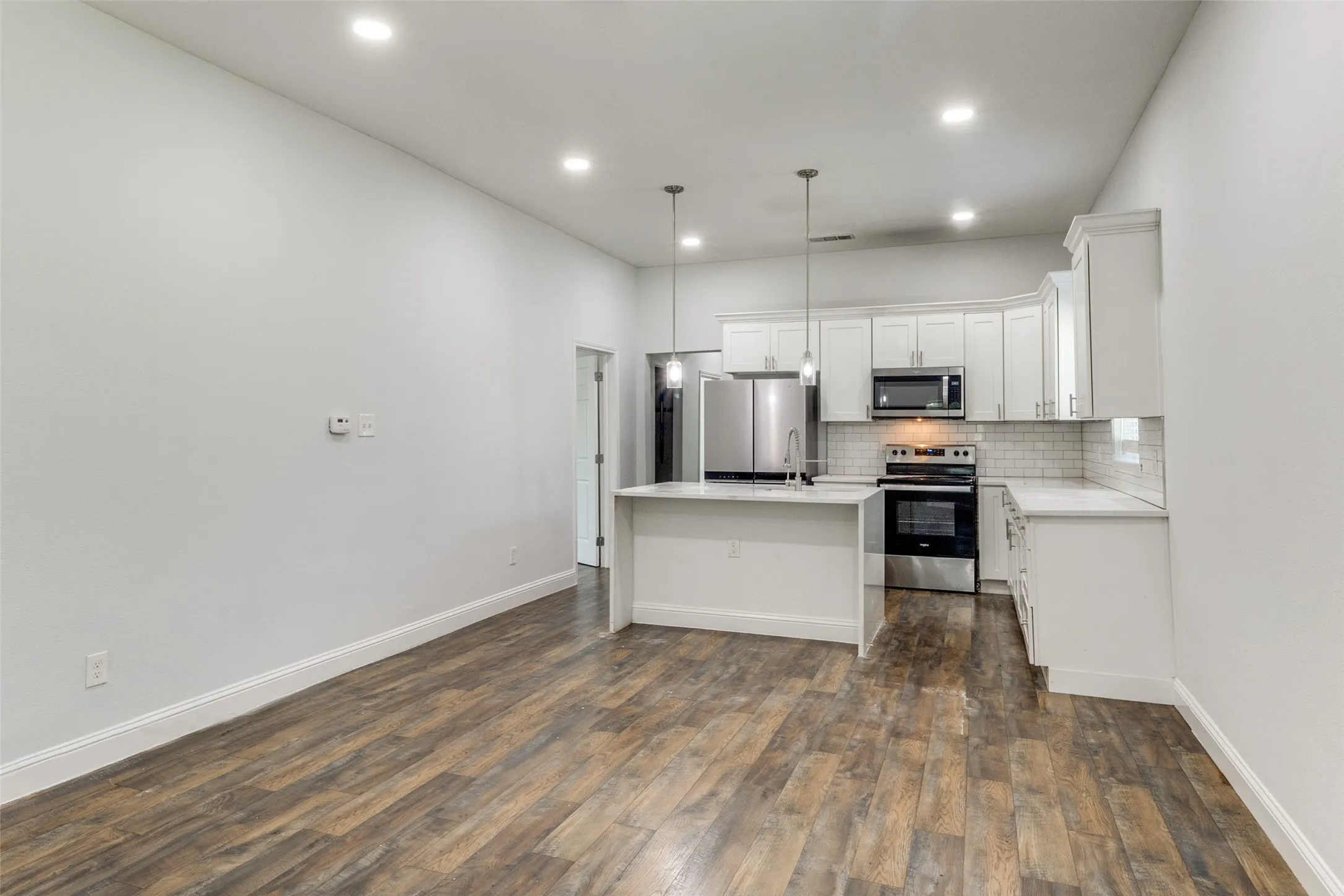 Single Family Residence For Sale in Dallas County , 2323 Stoneman Street, Dallas, Texas 75215, 4 Bedroom, 2 Bathroom, Garage spaces, 1,480 Sqft, built in 1921, mls#21232060, Real Estate Agent in Dallas, Homes For Sale in Dallas county, Homes For Sale in Dallas, Realtor in Dallas Texas, Real Estate Brokerage Independent Realty Texas, Luminita Cordes Realtor