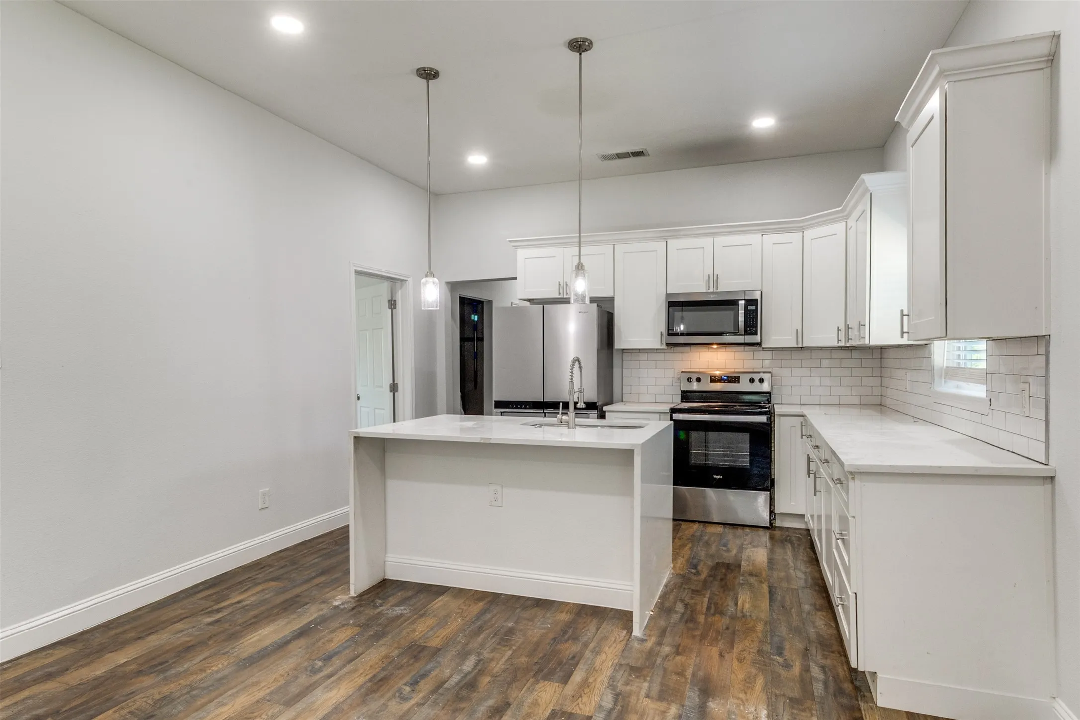 Single Family Residence For Sale in Dallas County , 2323 Stoneman Street, Dallas, Texas 75215, 4 Bedroom, 2 Bathroom, Garage spaces, 1,480 Sqft, built in 1921, mls#21232060, Real Estate Agent in Dallas, Homes For Sale in Dallas county, Homes For Sale in Dallas, Realtor in Dallas Texas, Real Estate Brokerage Independent Realty Texas, Luminita Cordes Realtor