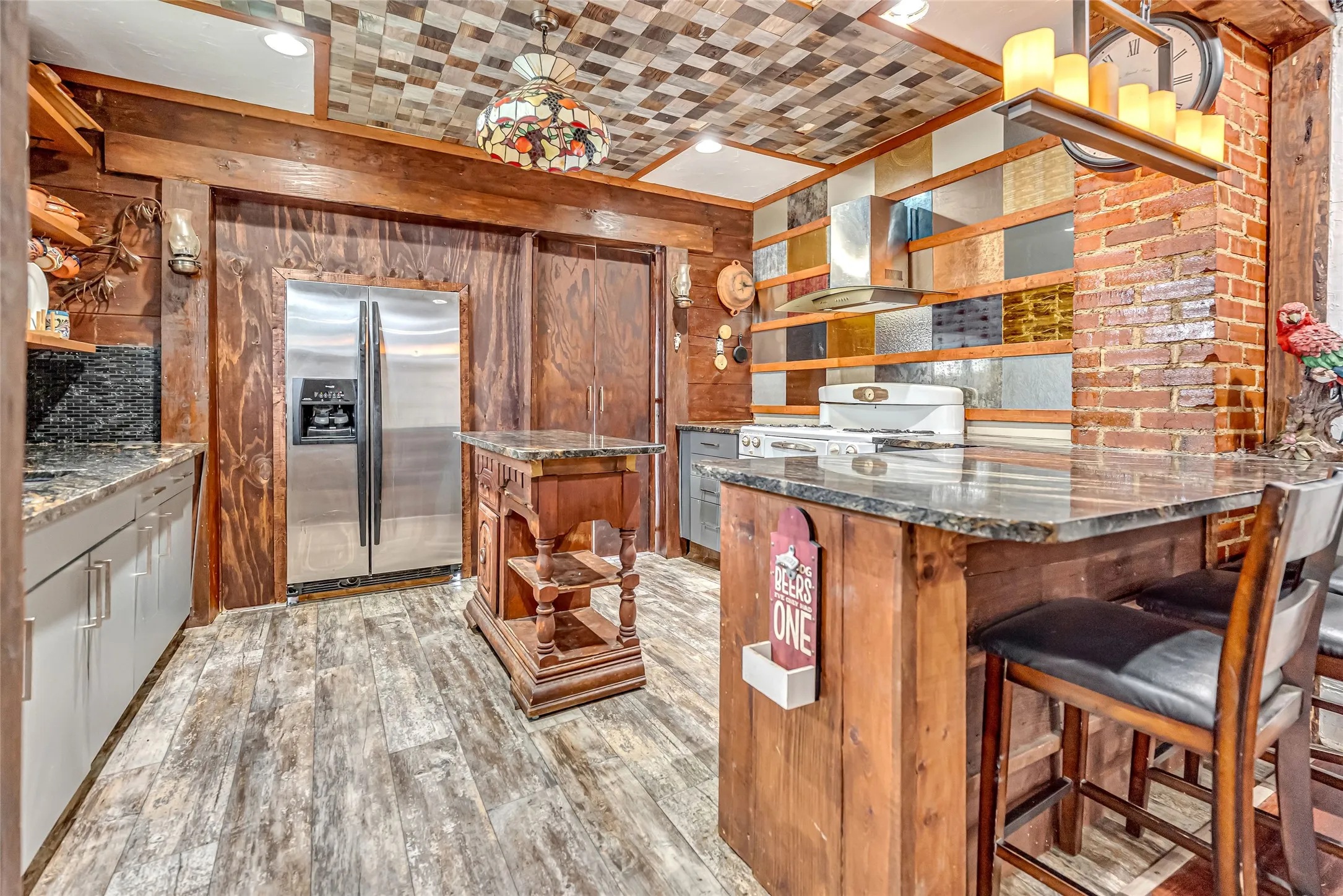 Single Family Residence For Sale in Tarrant County , 2218 Lincoln Avenue, Fort Worth, Texas 76164, 3 Bedroom, 2 Bathroom, Garage spaces, 1,064 Sqft, built in 1930, Price $208,000, mls#21232073, Real Estate Agent in Fort Worth, Homes For Sale in Tarrant county, Homes For Sale in Fort Worth, Realtor in Fort Worth Texas, Real Estate Brokerage Independent Realty Texas, Luminita Cordes Realtor