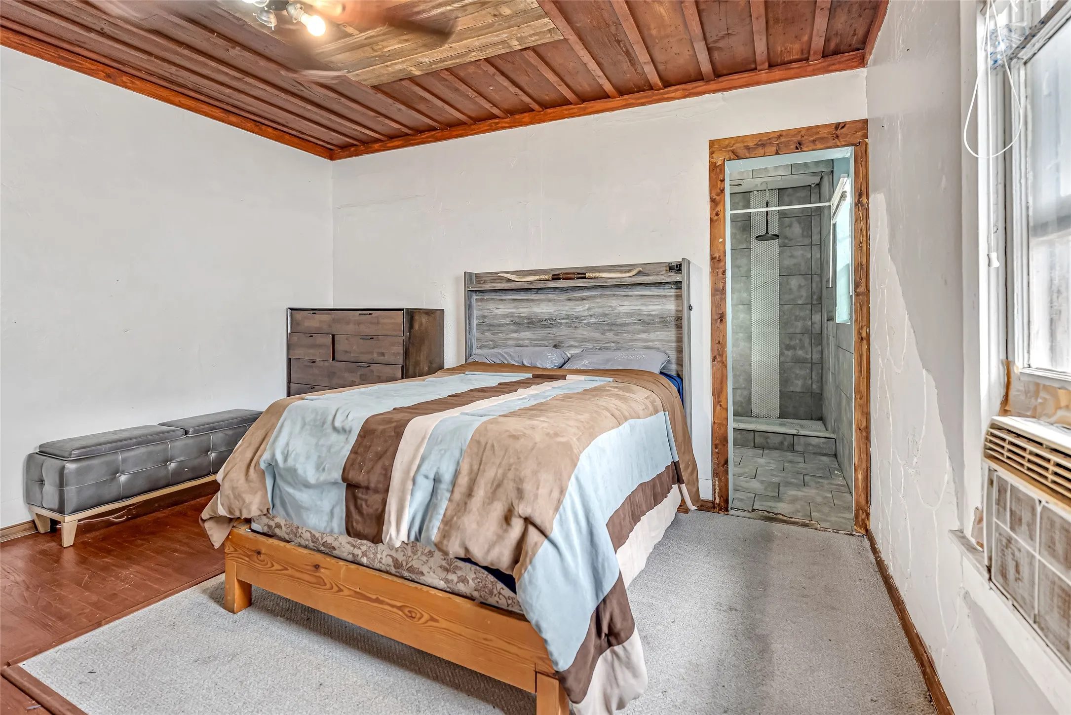 Single Family Residence For Sale in Tarrant County , 2218 Lincoln Avenue, Fort Worth, Texas 76164, 3 Bedroom, 2 Bathroom, Garage spaces, 1,064 Sqft, built in 1930, Price $208,000, mls#21232073, Real Estate Agent in Fort Worth, Homes For Sale in Tarrant county, Homes For Sale in Fort Worth, Realtor in Fort Worth Texas, Real Estate Brokerage Independent Realty Texas, Luminita Cordes Realtor