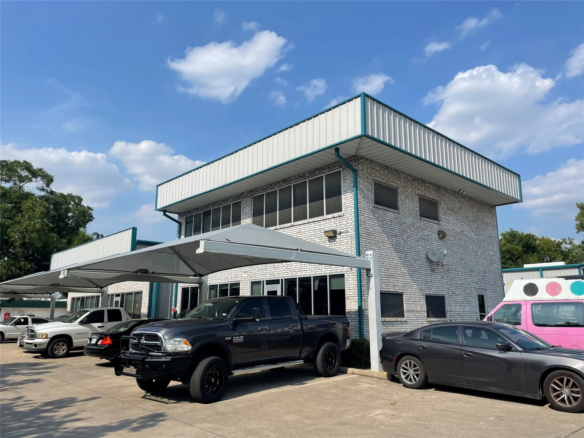 Office For Rent in Dallas County , 400 E Pioneer Drive, Irving, Texas 75061, 0, 0, Garage spaces, 0 Sqft, built in 1998, Preowned, Price $3,600, mls#21232083, Real Estate Agent in Irving, Homes For Rent in Dallas county, Homes For Rent in Irving, Realtor in Irving Texas, Real Estate Brokerage Independent Realty Texas, Luminita Cordes Realtor