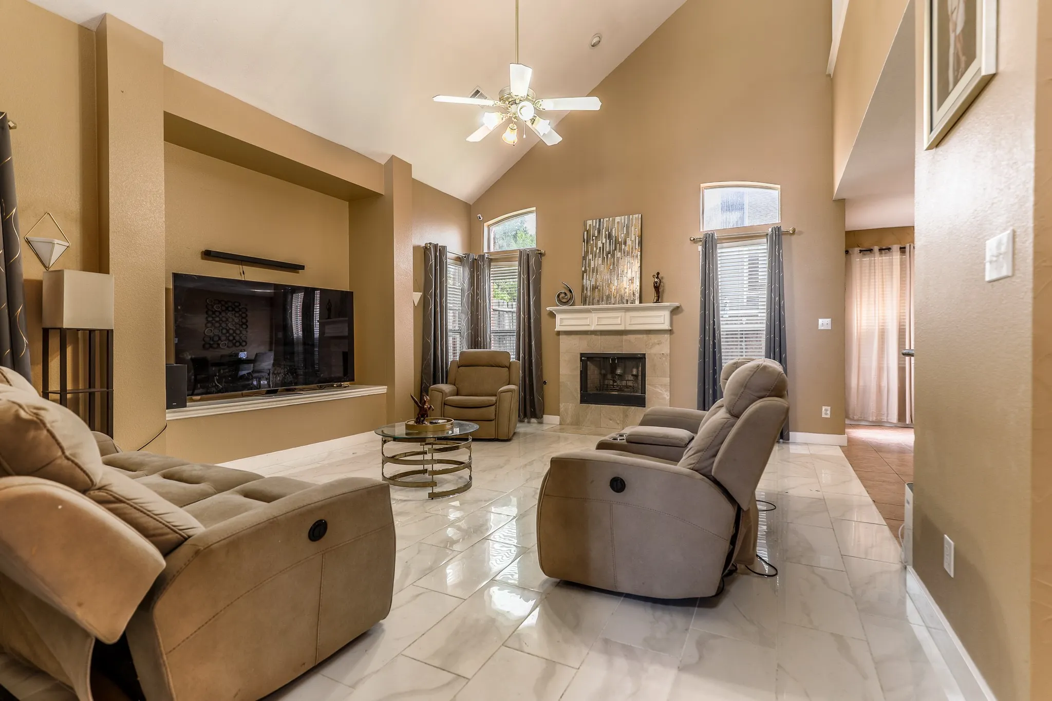 Single Family Residence For Sale in Dallas County , 611 Laura Lane, Grand Prairie, Texas 75052, 4 Bedroom, 4 Bathroom, 2 Garage spaces, 3,527 Sqft, built in 2001, mls#21232070, Real Estate Agent in Grand Prairie, Homes For Sale in Dallas county, Homes For Sale in Grand Prairie, Realtor in Grand Prairie Texas, Real Estate Brokerage Independent Realty Texas, Luminita Cordes Realtor