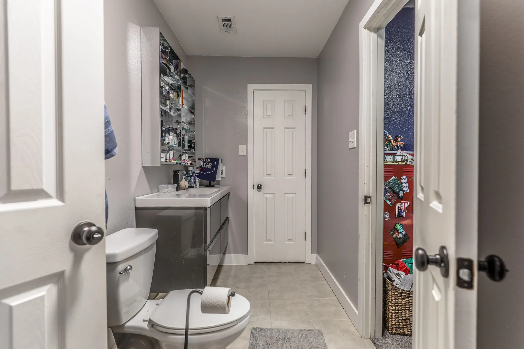 Single Family Residence For Sale in Dallas County , 611 Laura Lane, Grand Prairie, Texas 75052, 4 Bedroom, 4 Bathroom, 2 Garage spaces, 3,527 Sqft, built in 2001, mls#21232070, Real Estate Agent in Grand Prairie, Homes For Sale in Dallas county, Homes For Sale in Grand Prairie, Realtor in Grand Prairie Texas, Real Estate Brokerage Independent Realty Texas, Luminita Cordes Realtor