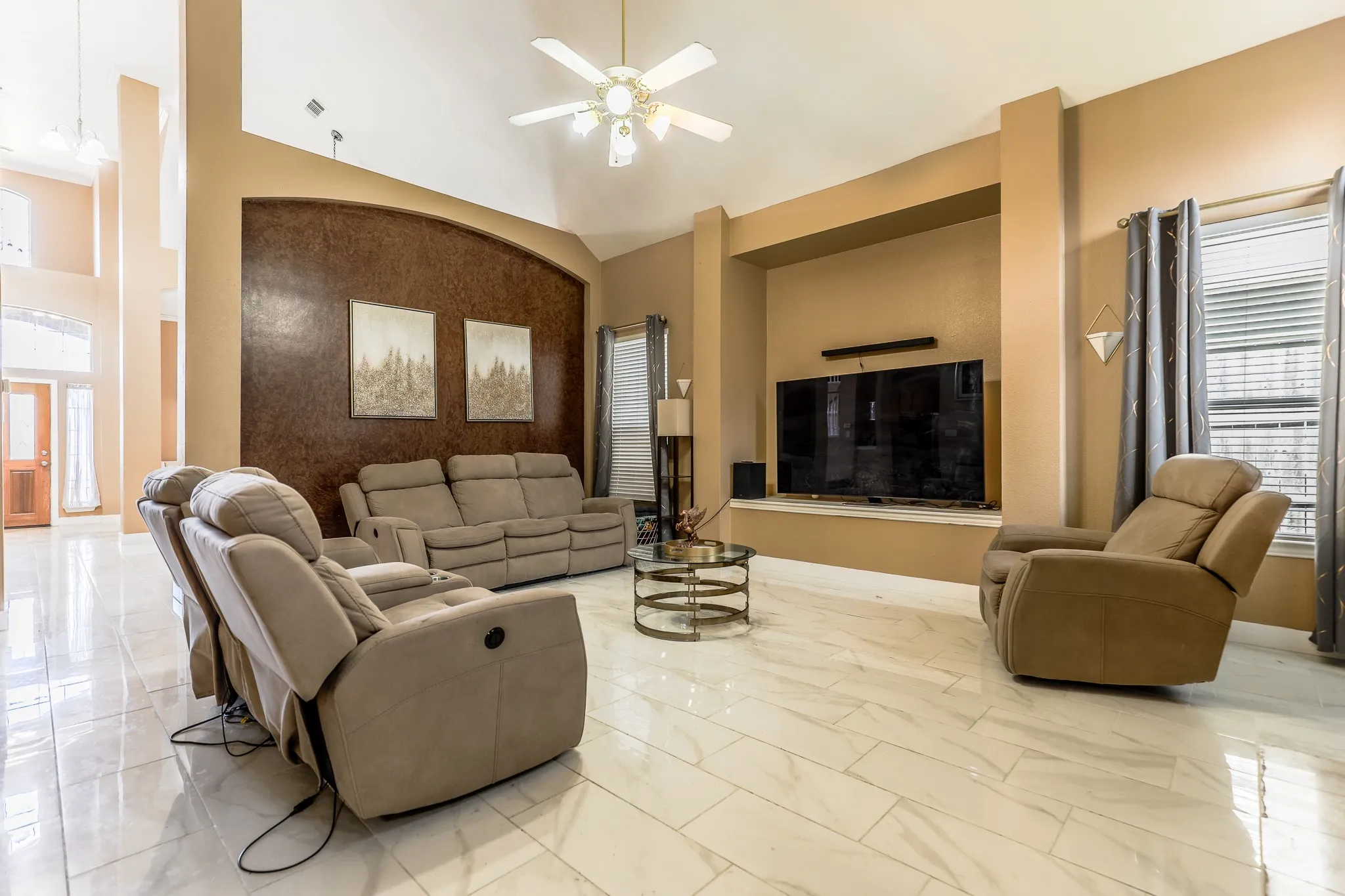 Single Family Residence For Sale in Dallas County , 611 Laura Lane, Grand Prairie, Texas 75052, 4 Bedroom, 4 Bathroom, 2 Garage spaces, 3,527 Sqft, built in 2001, mls#21232070, Real Estate Agent in Grand Prairie, Homes For Sale in Dallas county, Homes For Sale in Grand Prairie, Realtor in Grand Prairie Texas, Real Estate Brokerage Independent Realty Texas, Luminita Cordes Realtor
