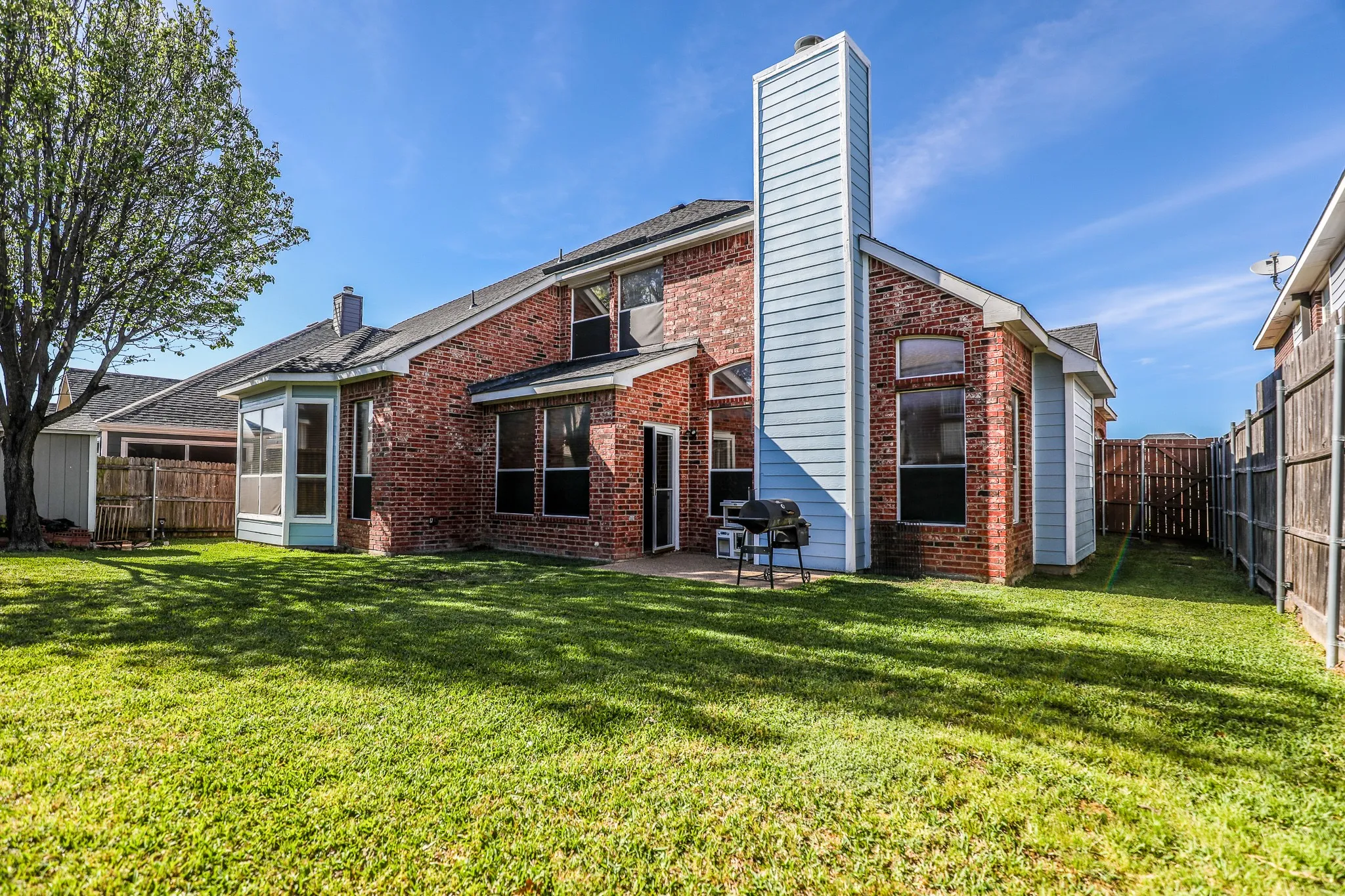 Single Family Residence For Sale in Dallas County , 611 Laura Lane, Grand Prairie, Texas 75052, 4 Bedroom, 4 Bathroom, 2 Garage spaces, 3,527 Sqft, built in 2001, mls#21232070, Real Estate Agent in Grand Prairie, Homes For Sale in Dallas county, Homes For Sale in Grand Prairie, Realtor in Grand Prairie Texas, Real Estate Brokerage Independent Realty Texas, Luminita Cordes Realtor