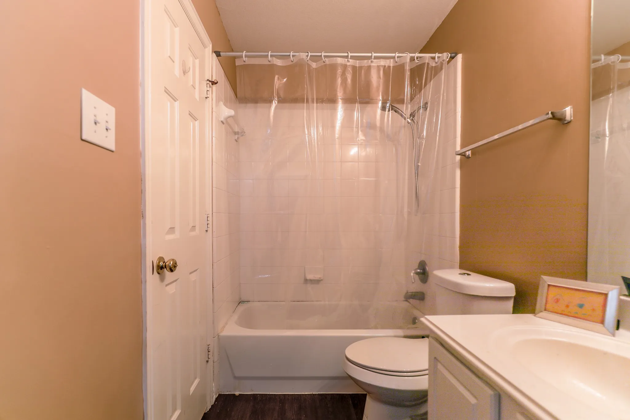 Single Family Residence For Sale in Dallas County , 611 Laura Lane, Grand Prairie, Texas 75052, 4 Bedroom, 4 Bathroom, 2 Garage spaces, 3,527 Sqft, built in 2001, mls#21232070, Real Estate Agent in Grand Prairie, Homes For Sale in Dallas county, Homes For Sale in Grand Prairie, Realtor in Grand Prairie Texas, Real Estate Brokerage Independent Realty Texas, Luminita Cordes Realtor