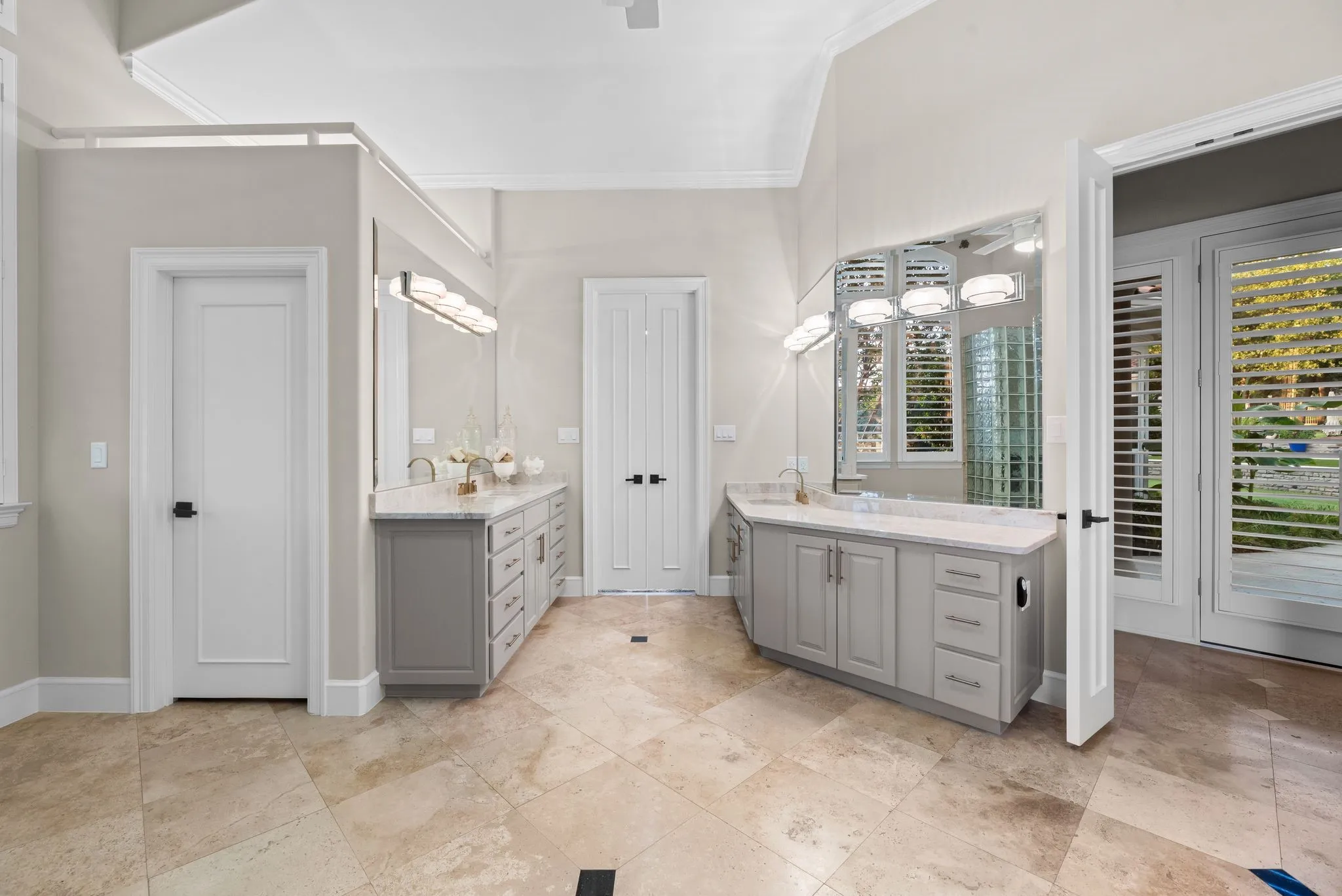 Single Family Residence For Sale in Denton County , 5100 Lighthouse Drive, Flower Mound, Texas 75022, 4 Bedroom, 5 Bathroom, 5 Garage spaces, 6,320 Sqft, built in 1996, Preowned, mls#21227704, Real Estate Agent in Flower Mound, Homes For Sale in Denton county, Homes For Sale in Flower Mound, Realtor in Flower Mound Texas, Real Estate Brokerage Independent Realty Texas, Luminita Cordes Realtor