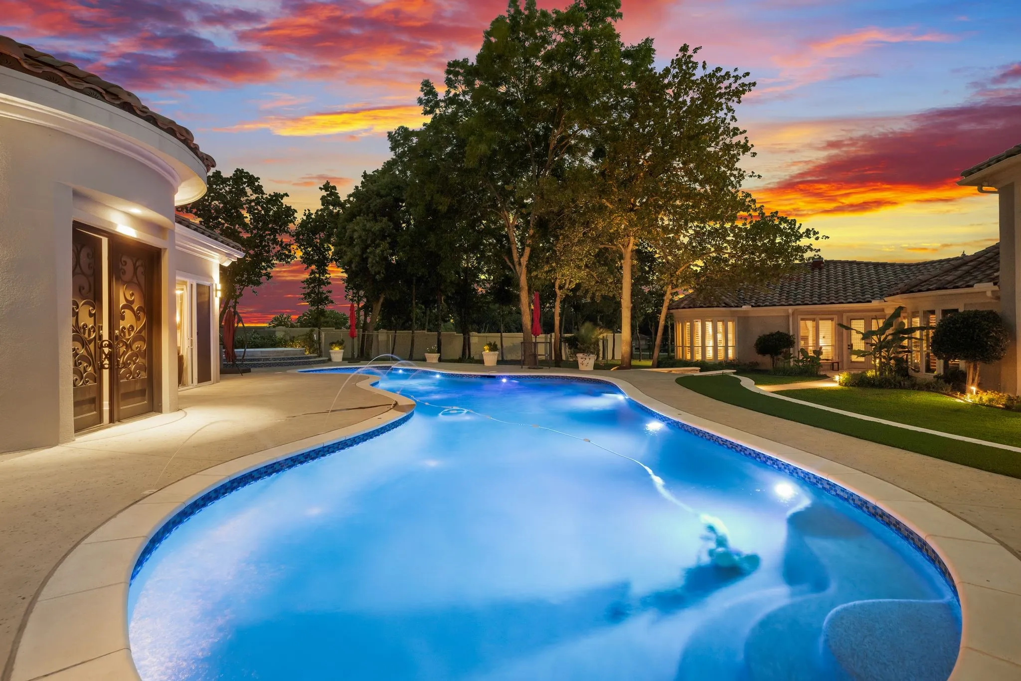 Single Family Residence For Sale in Denton County , 5100 Lighthouse Drive, Flower Mound, Texas 75022, 4 Bedroom, 5 Bathroom, 5 Garage spaces, 6,320 Sqft, built in 1996, Preowned, mls#21227704, Real Estate Agent in Flower Mound, Homes For Sale in Denton county, Homes For Sale in Flower Mound, Realtor in Flower Mound Texas, Real Estate Brokerage Independent Realty Texas, Luminita Cordes Realtor