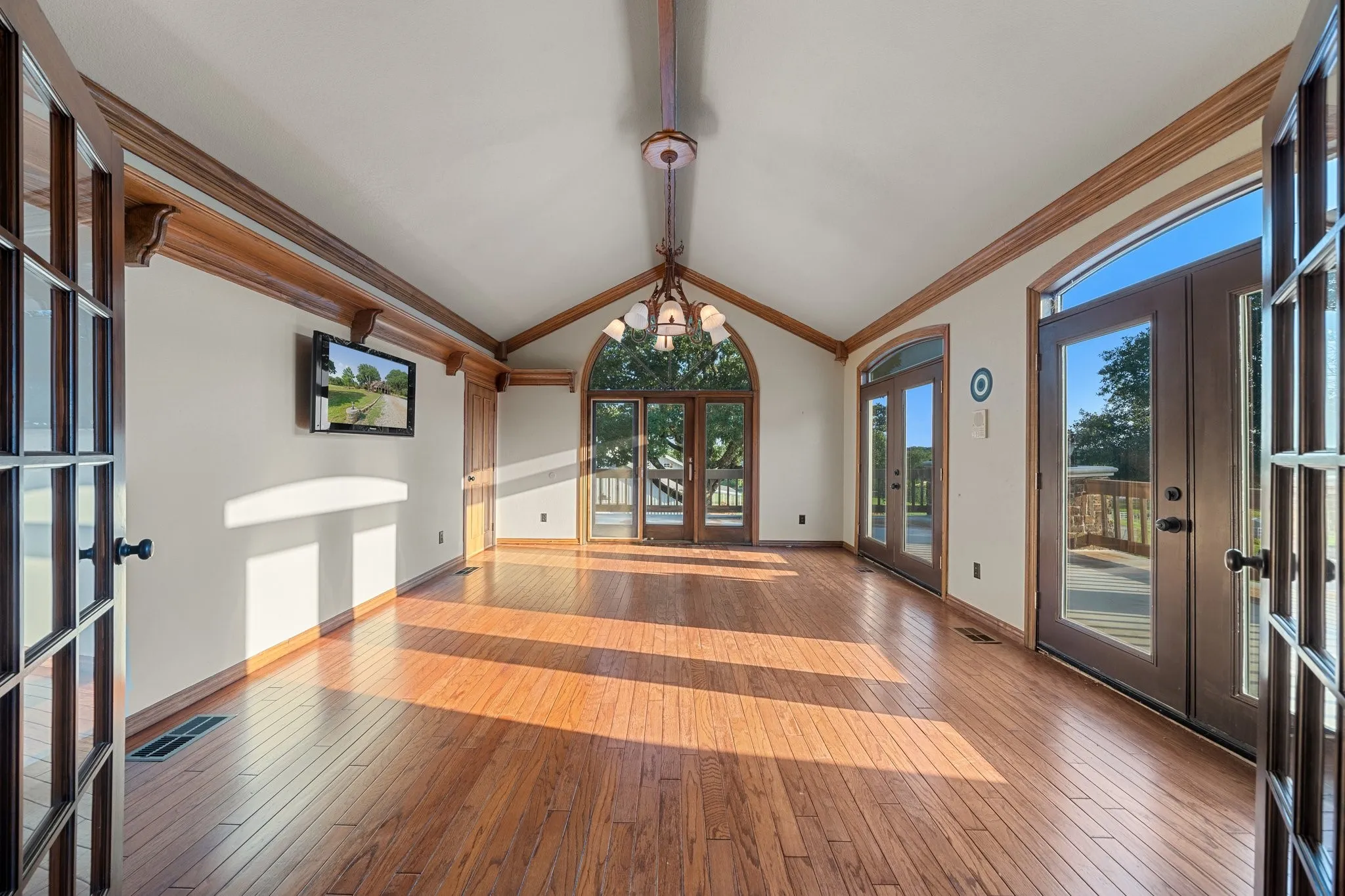 Farm For Sale in Denton County , 6068 NORTHVIEW Court, Aubrey, Texas 76227, 5 Bedrooms, 5 Bathrooms, 4 Garage spaces, 5,625 Sqft, built in 1994, Preowned, Price $2,100,000, mls#21232189, Real Estate Agent in Aubrey, Homes For Sale in Denton county, Homes For Sale in Aubrey, Realtor in Aubrey Texas, Real Estate Brokerage Independent Realty Texas, Luminita Cordes Realtor