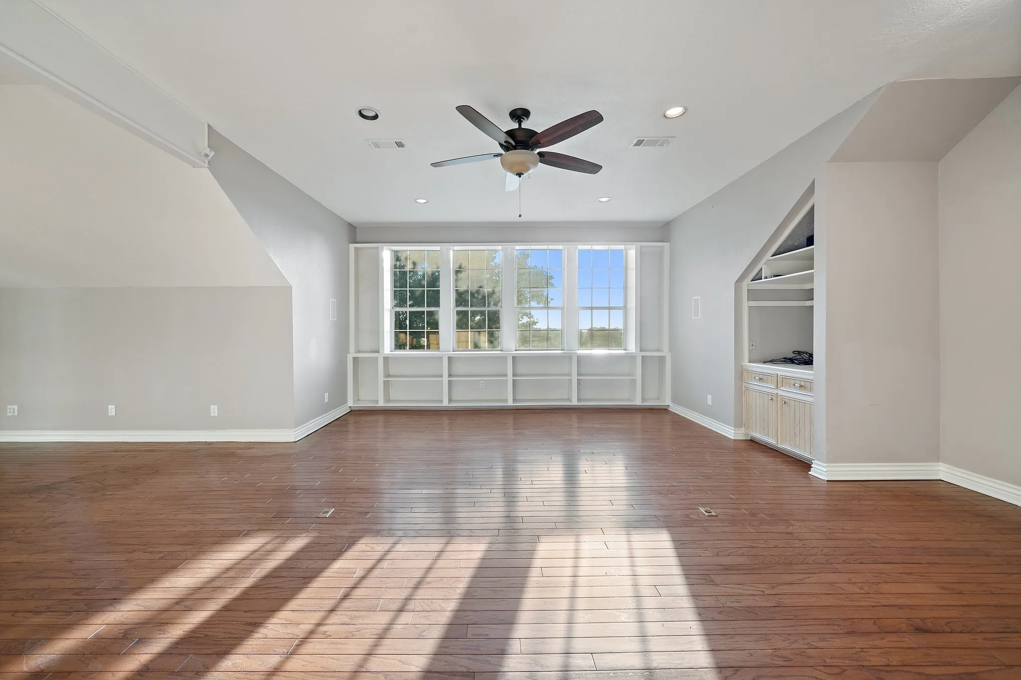 Farm For Sale in Denton County , 6068 NORTHVIEW Court, Aubrey, Texas 76227, 5 Bedrooms, 5 Bathrooms, 4 Garage spaces, 5,625 Sqft, built in 1994, Preowned, Price $2,100,000, mls#21232189, Real Estate Agent in Aubrey, Homes For Sale in Denton county, Homes For Sale in Aubrey, Realtor in Aubrey Texas, Real Estate Brokerage Independent Realty Texas, Luminita Cordes Realtor