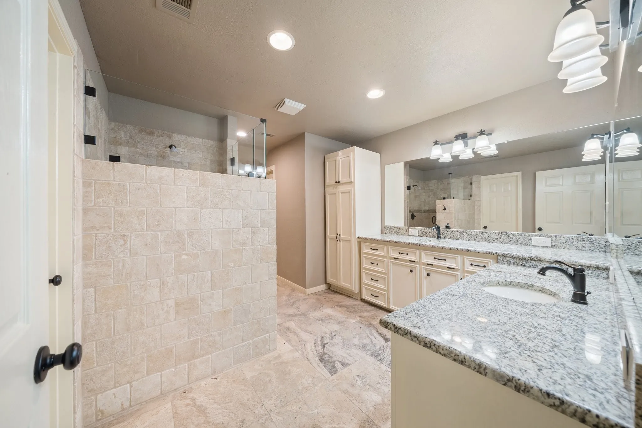 Farm For Sale in Denton County , 6068 NORTHVIEW Court, Aubrey, Texas 76227, 5 Bedrooms, 5 Bathrooms, 4 Garage spaces, 5,625 Sqft, built in 1994, Preowned, Price $2,100,000, mls#21232189, Real Estate Agent in Aubrey, Homes For Sale in Denton county, Homes For Sale in Aubrey, Realtor in Aubrey Texas, Real Estate Brokerage Independent Realty Texas, Luminita Cordes Realtor