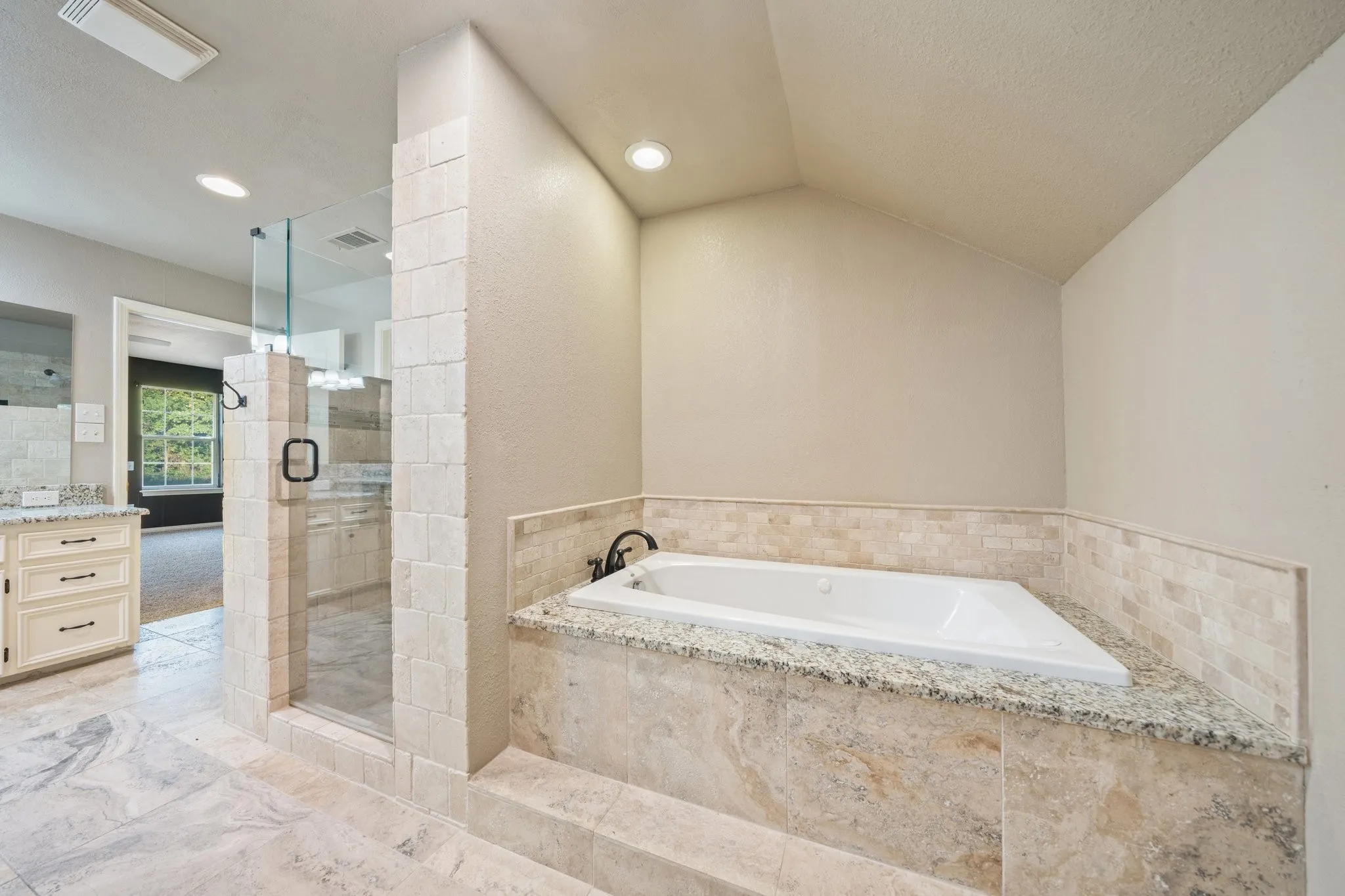 Farm For Sale in Denton County , 6068 NORTHVIEW Court, Aubrey, Texas 76227, 5 Bedrooms, 5 Bathrooms, 4 Garage spaces, 5,625 Sqft, built in 1994, Preowned, Price $2,100,000, mls#21232189, Real Estate Agent in Aubrey, Homes For Sale in Denton county, Homes For Sale in Aubrey, Realtor in Aubrey Texas, Real Estate Brokerage Independent Realty Texas, Luminita Cordes Realtor