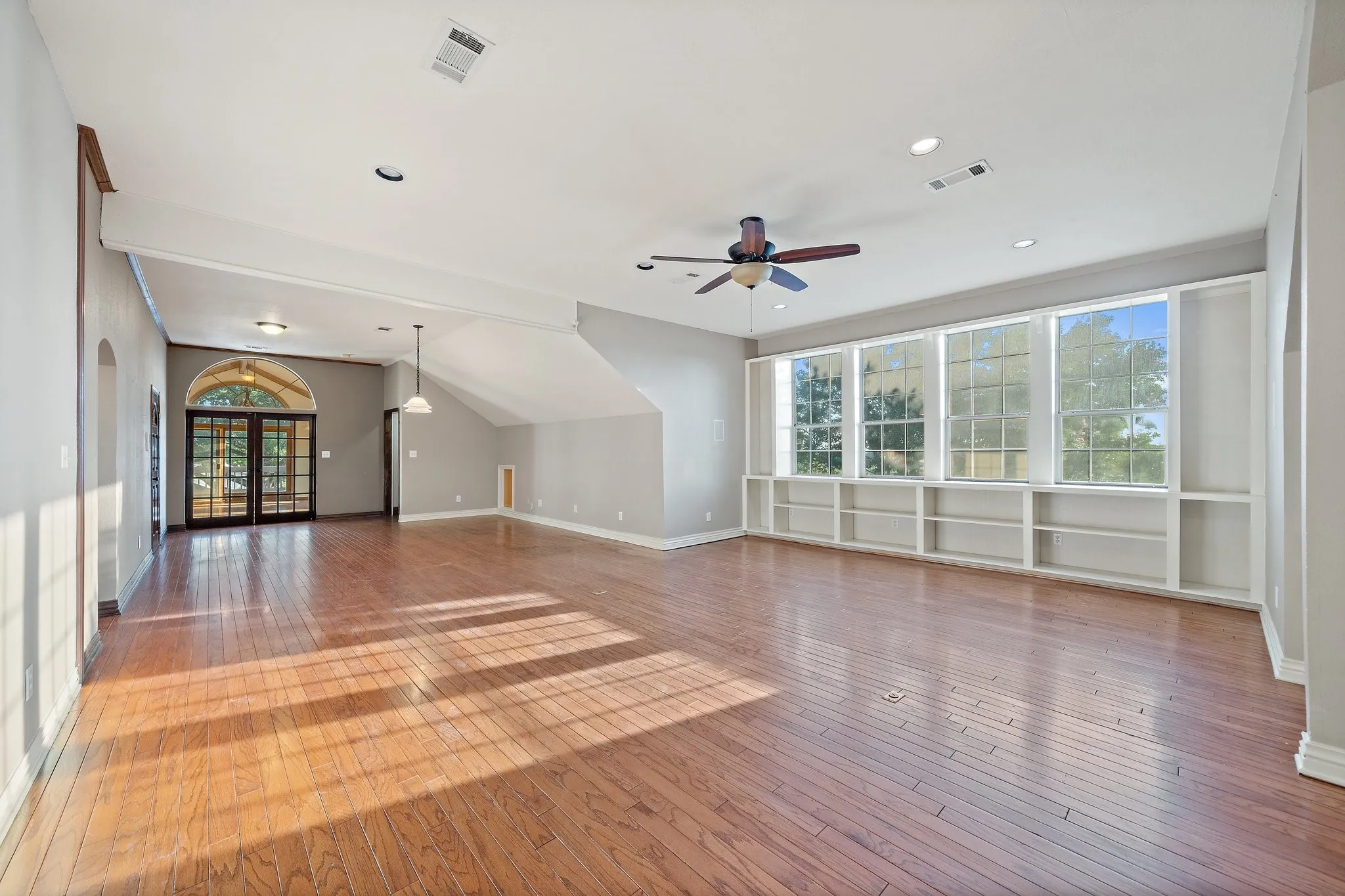 Farm For Sale in Denton County , 6068 NORTHVIEW Court, Aubrey, Texas 76227, 5 Bedrooms, 5 Bathrooms, 4 Garage spaces, 5,625 Sqft, built in 1994, Preowned, Price $2,100,000, mls#21232189, Real Estate Agent in Aubrey, Homes For Sale in Denton county, Homes For Sale in Aubrey, Realtor in Aubrey Texas, Real Estate Brokerage Independent Realty Texas, Luminita Cordes Realtor
