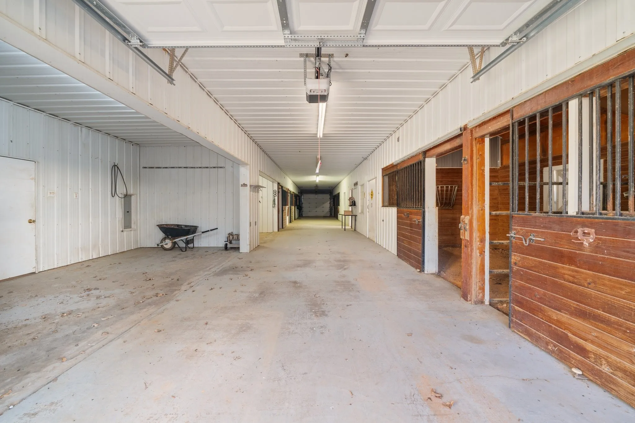 Farm For Sale in Denton County , 6068 NORTHVIEW Court, Aubrey, Texas 76227, 5 Bedrooms, 5 Bathrooms, 4 Garage spaces, 5,625 Sqft, built in 1994, Preowned, Price $2,100,000, mls#21232189, Real Estate Agent in Aubrey, Homes For Sale in Denton county, Homes For Sale in Aubrey, Realtor in Aubrey Texas, Real Estate Brokerage Independent Realty Texas, Luminita Cordes Realtor