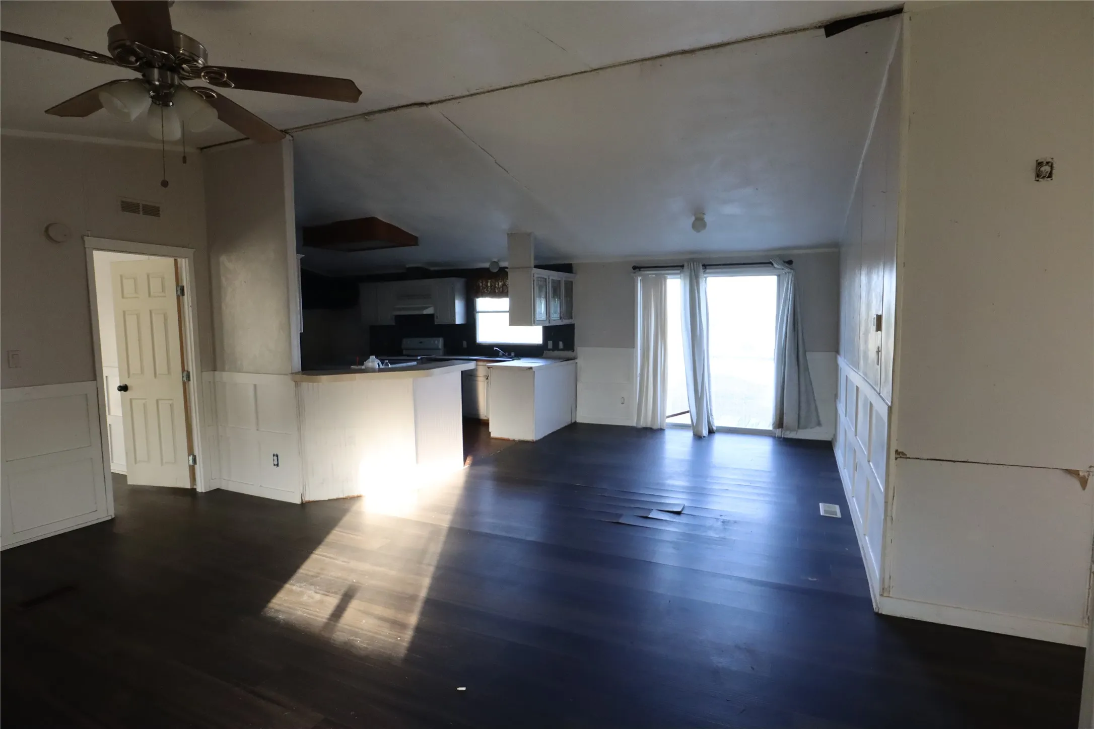 Manufactured Home For Sale in Eastland County , 1437 W Loop 254, Ranger, Texas 76470, 3 Bedrooms, 2 Bathrooms, Garage spaces, 1,904 Sqft, built in 1996, Price $125,000, mls#21232191, Real Estate Agent in Ranger, Homes For Sale in Eastland county, Homes For Sale in Ranger, Realtor in Ranger Texas, Real Estate Brokerage Independent Realty Texas, Luminita Cordes Realtor