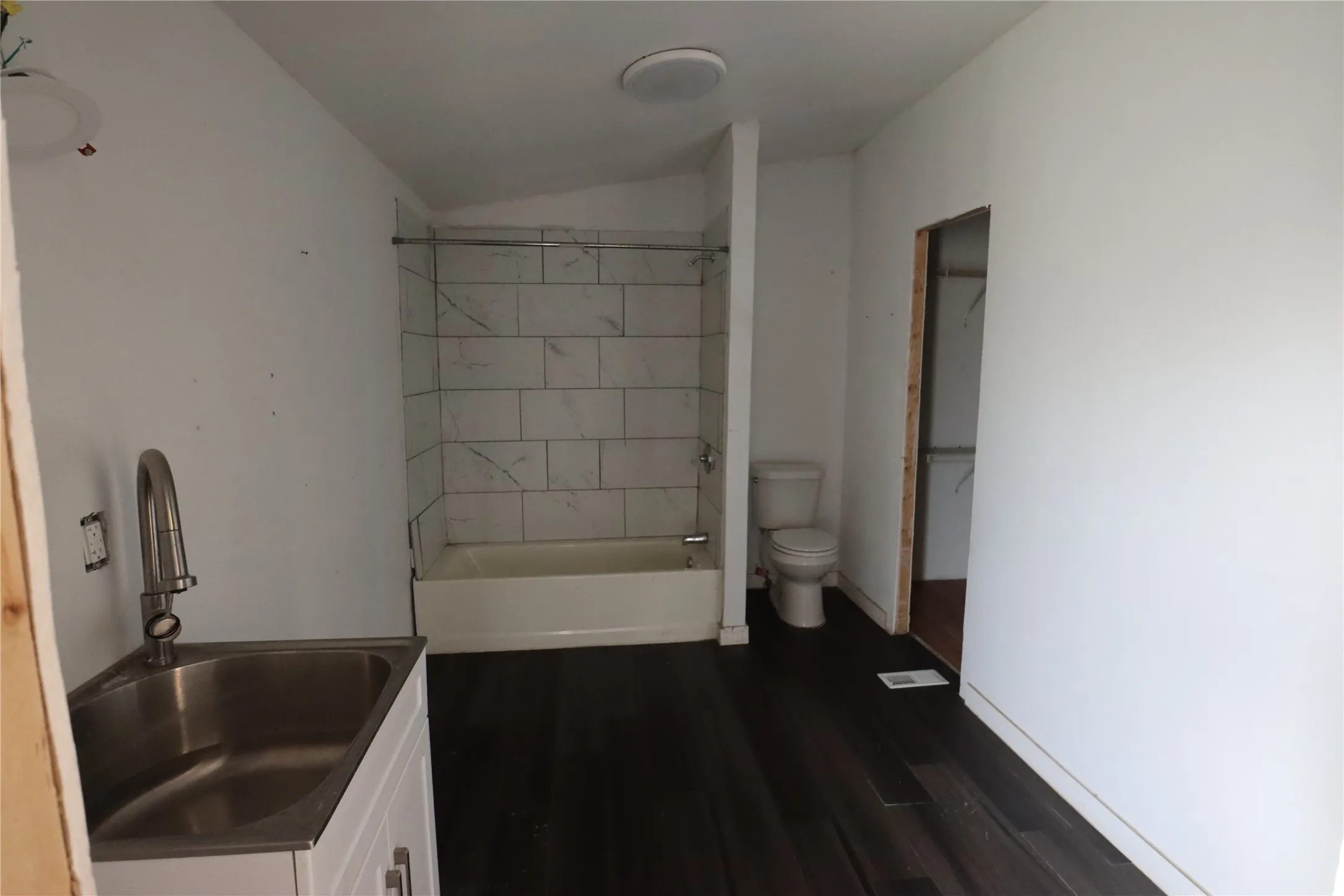 Manufactured Home For Sale in Eastland County , 1437 W Loop 254, Ranger, Texas 76470, 3 Bedrooms, 2 Bathrooms, Garage spaces, 1,904 Sqft, built in 1996, Price $125,000, mls#21232191, Real Estate Agent in Ranger, Homes For Sale in Eastland county, Homes For Sale in Ranger, Realtor in Ranger Texas, Real Estate Brokerage Independent Realty Texas, Luminita Cordes Realtor