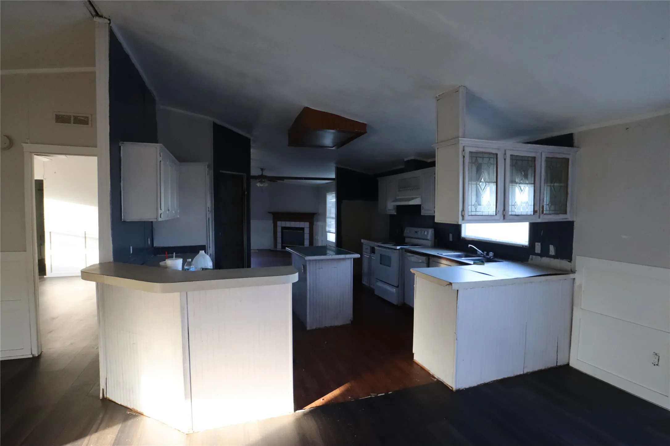 Manufactured Home For Sale in Eastland County , 1437 W Loop 254, Ranger, Texas 76470, 3 Bedrooms, 2 Bathrooms, Garage spaces, 1,904 Sqft, built in 1996, Price $125,000, mls#21232191, Real Estate Agent in Ranger, Homes For Sale in Eastland county, Homes For Sale in Ranger, Realtor in Ranger Texas, Real Estate Brokerage Independent Realty Texas, Luminita Cordes Realtor
