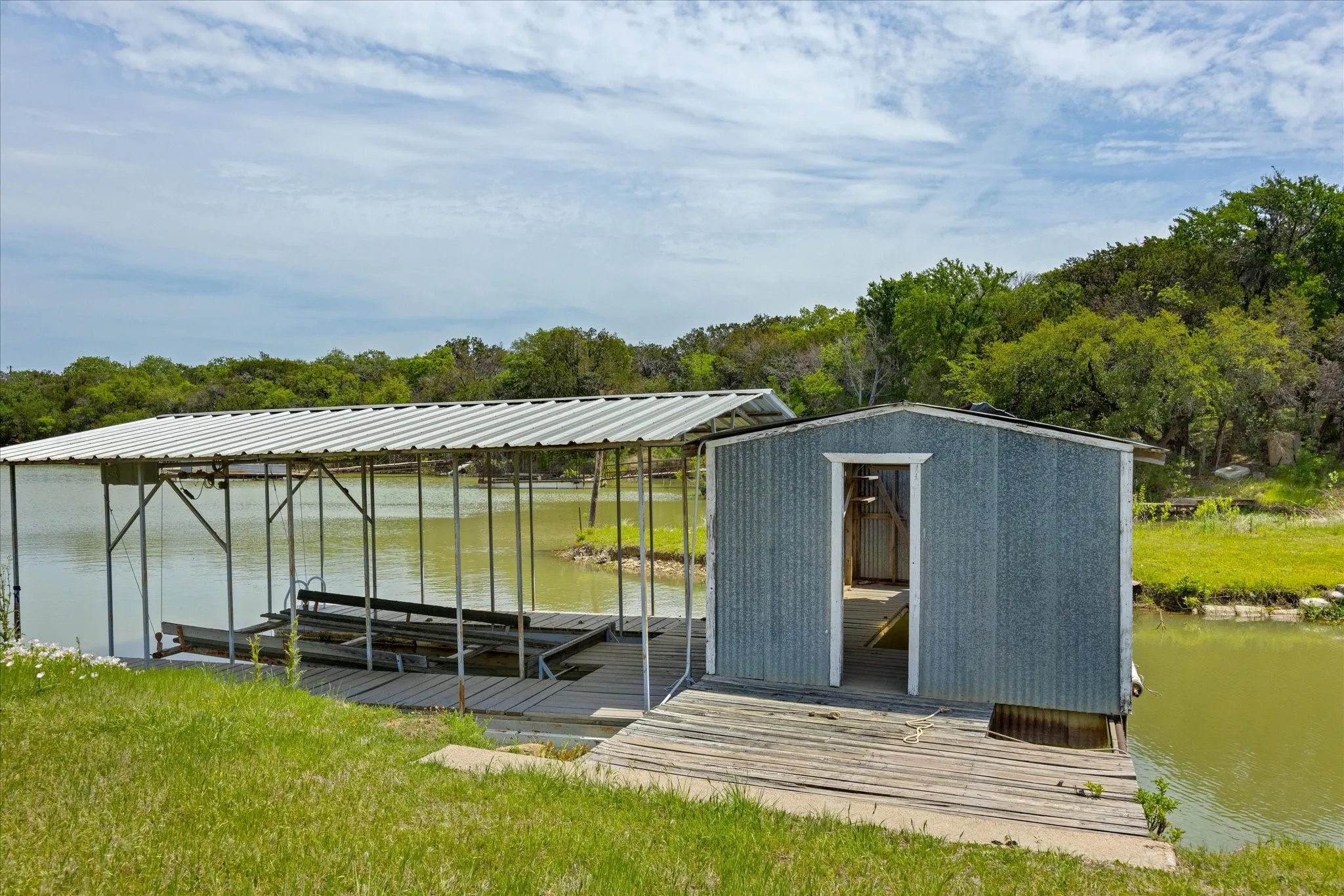 Single Family Residence For Sale in Palo Pinto County , 251 Dunn Drive, Palo Pinto, Texas 76484, 5 Bedroom, 3 Bathroom, Garage spaces, 2,000 Sqft, built in 1995, Preowned, Price $581,555, mls#21231715, Real Estate Agent in Palo Pinto, Homes For Sale in Palo Pinto county, Homes For Sale in Palo Pinto, Realtor in Palo Pinto Texas, Real Estate Brokerage Independent Realty Texas, Luminita Cordes Realtor