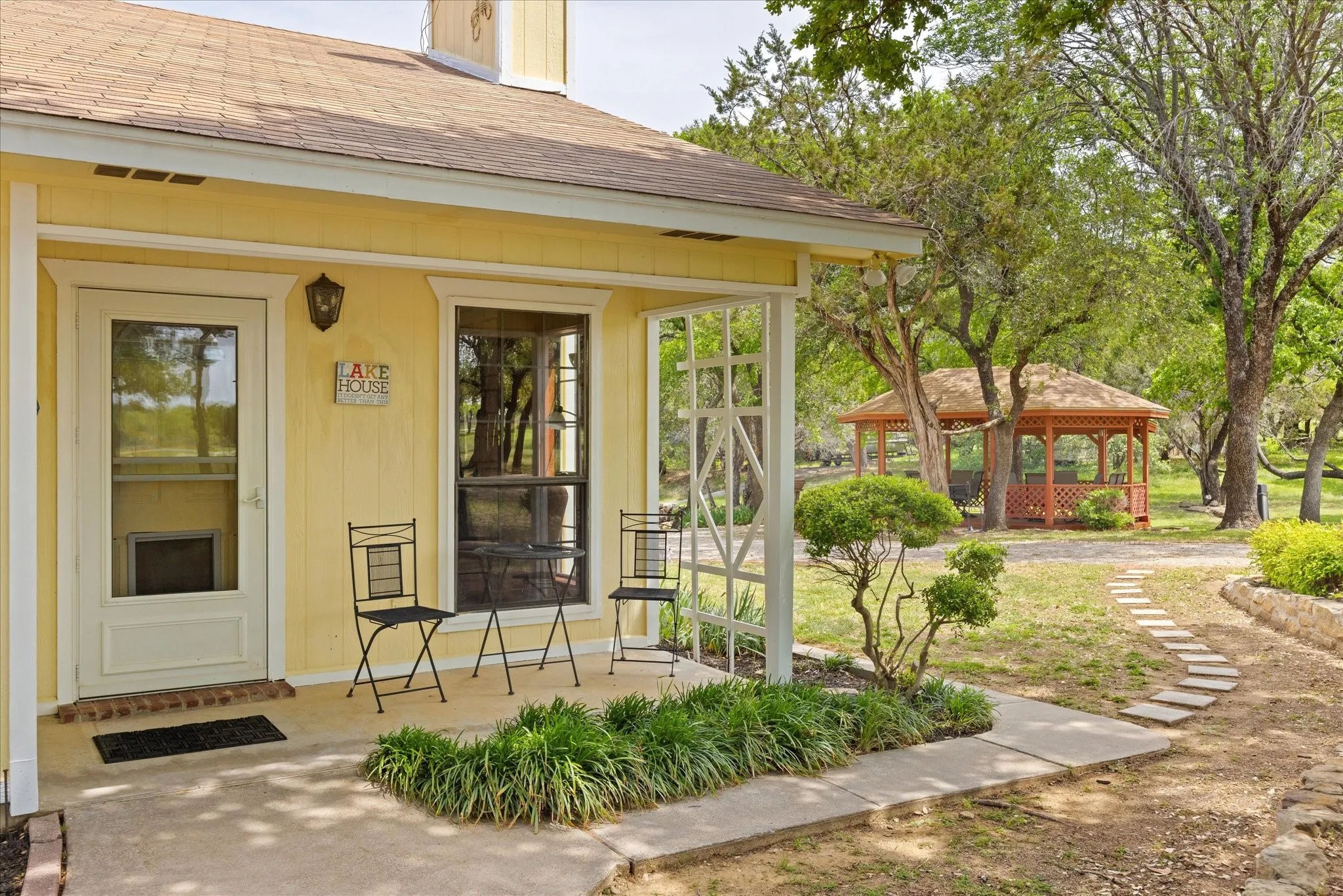 Single Family Residence For Sale in Palo Pinto County , 251 Dunn Drive, Palo Pinto, Texas 76484, 5 Bedroom, 3 Bathroom, Garage spaces, 2,000 Sqft, built in 1995, Preowned, Price $581,555, mls#21231715, Real Estate Agent in Palo Pinto, Homes For Sale in Palo Pinto county, Homes For Sale in Palo Pinto, Realtor in Palo Pinto Texas, Real Estate Brokerage Independent Realty Texas, Luminita Cordes Realtor