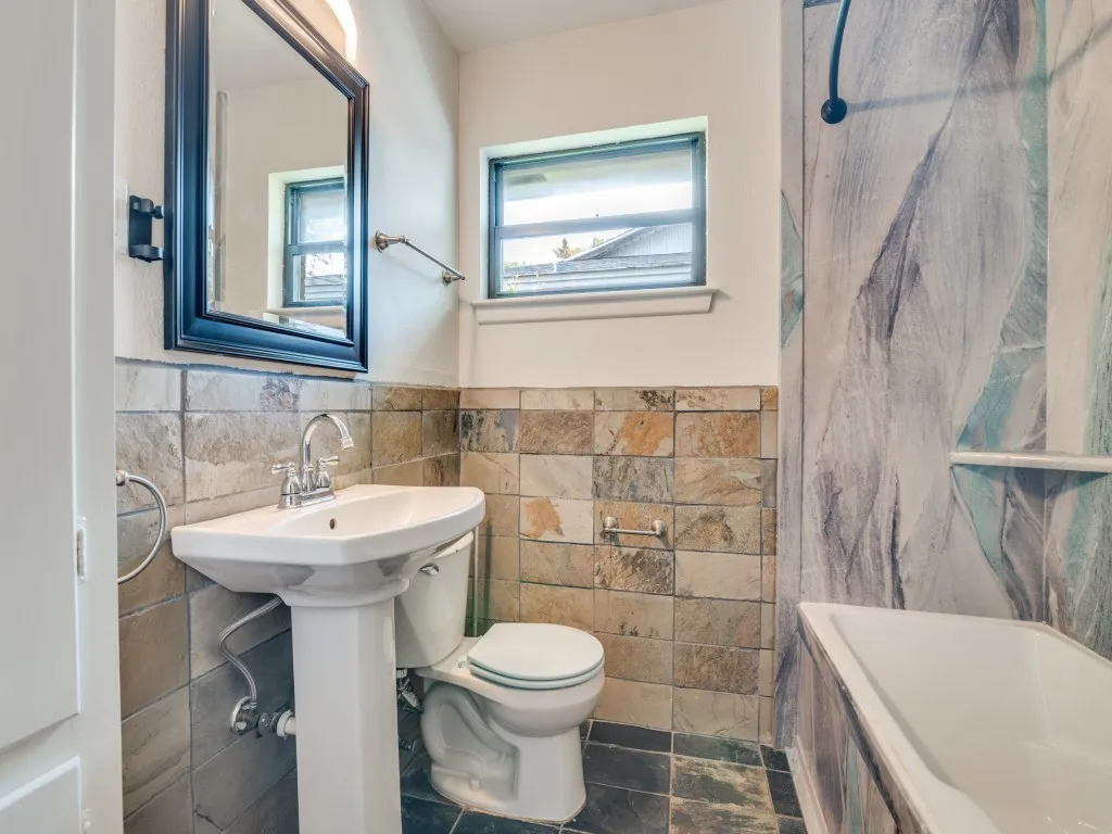 Single Family Residence For Sale in Dallas County , 2315 Inadale Avenue, Dallas, Texas 75228, 3 Bedroom, 2 Bathroom, 2 Garage spaces, 1,702 Sqft, built in 1957, Preowned, mls#21232205, Real Estate Agent in Dallas, Homes For Sale in Dallas county, Homes For Sale in Dallas, Realtor in Dallas Texas, Real Estate Brokerage Independent Realty Texas, Luminita Cordes Realtor