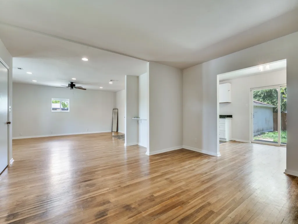 Single Family Residence For Sale in Dallas County , 2315 Inadale Avenue, Dallas, Texas 75228, 3 Bedroom, 2 Bathroom, 2 Garage spaces, 1,702 Sqft, built in 1957, Preowned, mls#21232205, Real Estate Agent in Dallas, Homes For Sale in Dallas county, Homes For Sale in Dallas, Realtor in Dallas Texas, Real Estate Brokerage Independent Realty Texas, Luminita Cordes Realtor