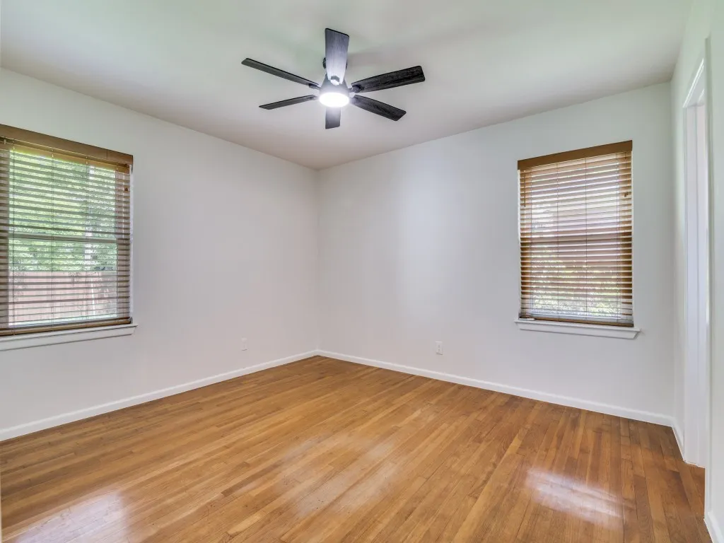 Single Family Residence For Sale in Dallas County , 2315 Inadale Avenue, Dallas, Texas 75228, 3 Bedroom, 2 Bathroom, 2 Garage spaces, 1,702 Sqft, built in 1957, Preowned, mls#21232205, Real Estate Agent in Dallas, Homes For Sale in Dallas county, Homes For Sale in Dallas, Realtor in Dallas Texas, Real Estate Brokerage Independent Realty Texas, Luminita Cordes Realtor