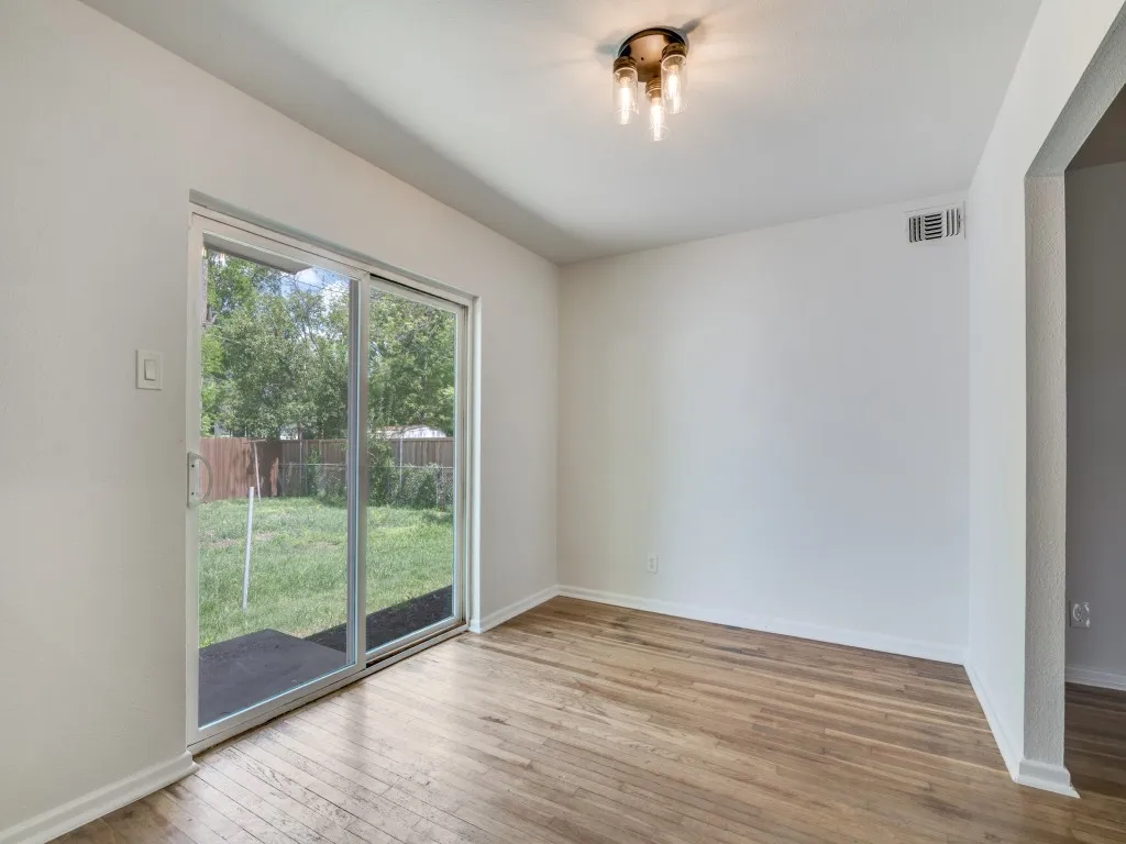 Single Family Residence For Sale in Dallas County , 2315 Inadale Avenue, Dallas, Texas 75228, 3 Bedroom, 2 Bathroom, 2 Garage spaces, 1,702 Sqft, built in 1957, Preowned, mls#21232205, Real Estate Agent in Dallas, Homes For Sale in Dallas county, Homes For Sale in Dallas, Realtor in Dallas Texas, Real Estate Brokerage Independent Realty Texas, Luminita Cordes Realtor